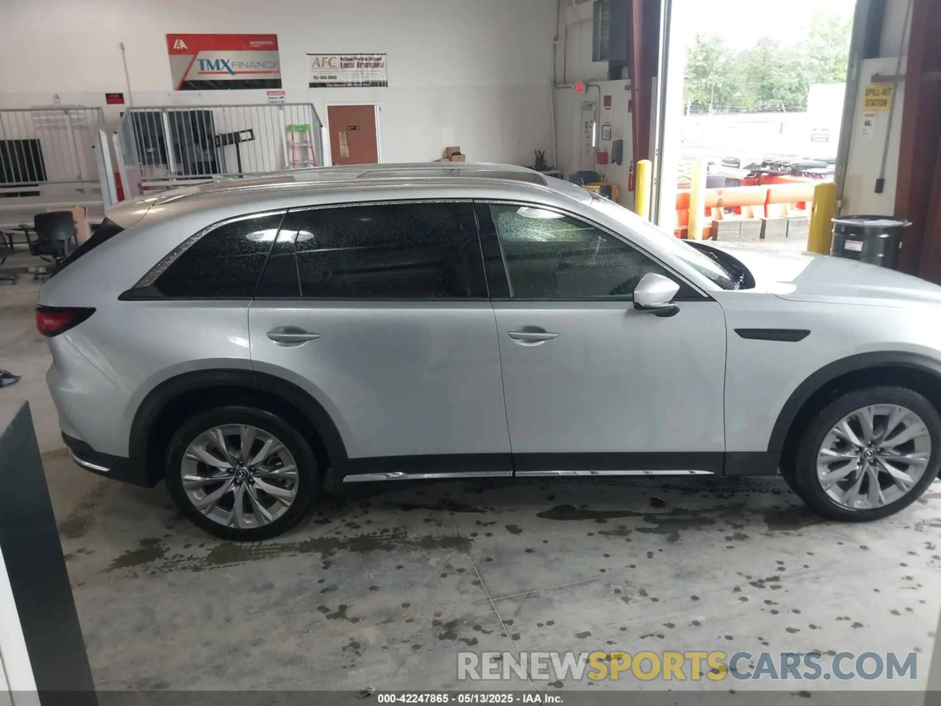 13 Фотография поврежденного автомобиля JM3KKDHD9R1167750 MAZDA CX-90 2024
