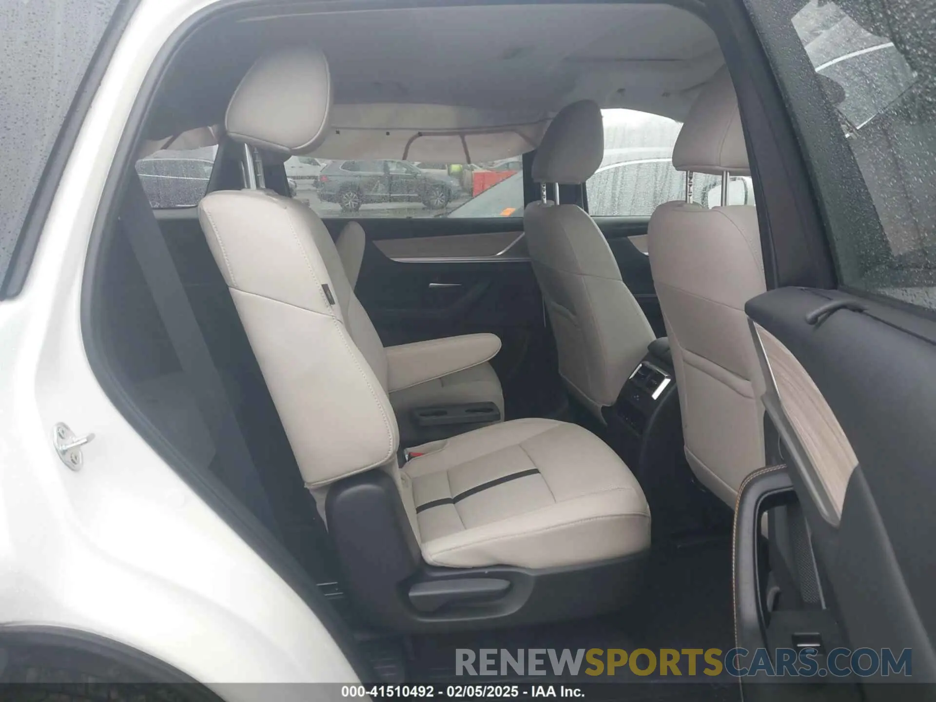8 Фотография поврежденного автомобиля JM3KKBHD1S1191311 MAZDA CX-90 2025