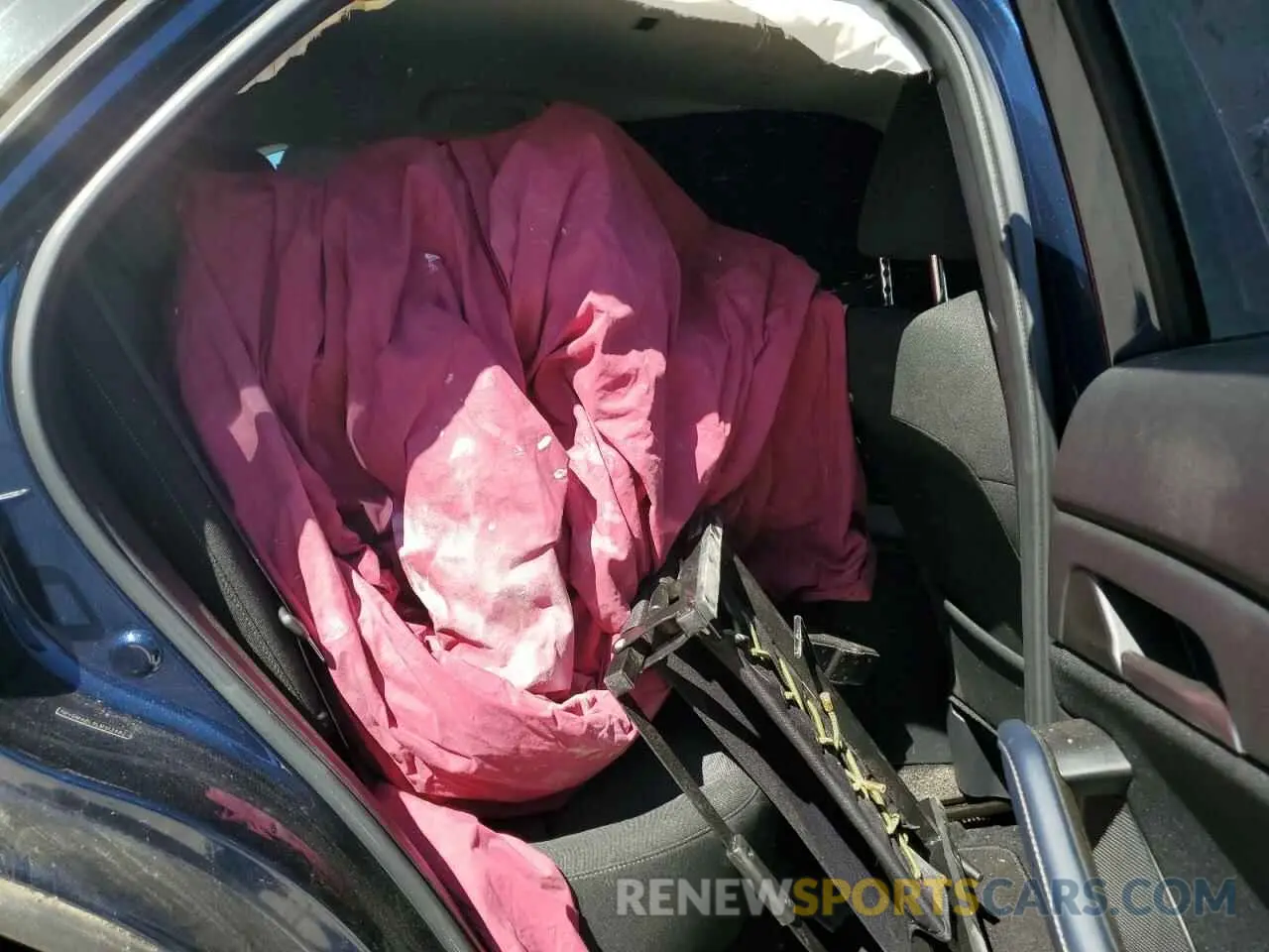11 Photograph of a damaged car 3MVDMABL5LM103482 MAZDA CX30 2020