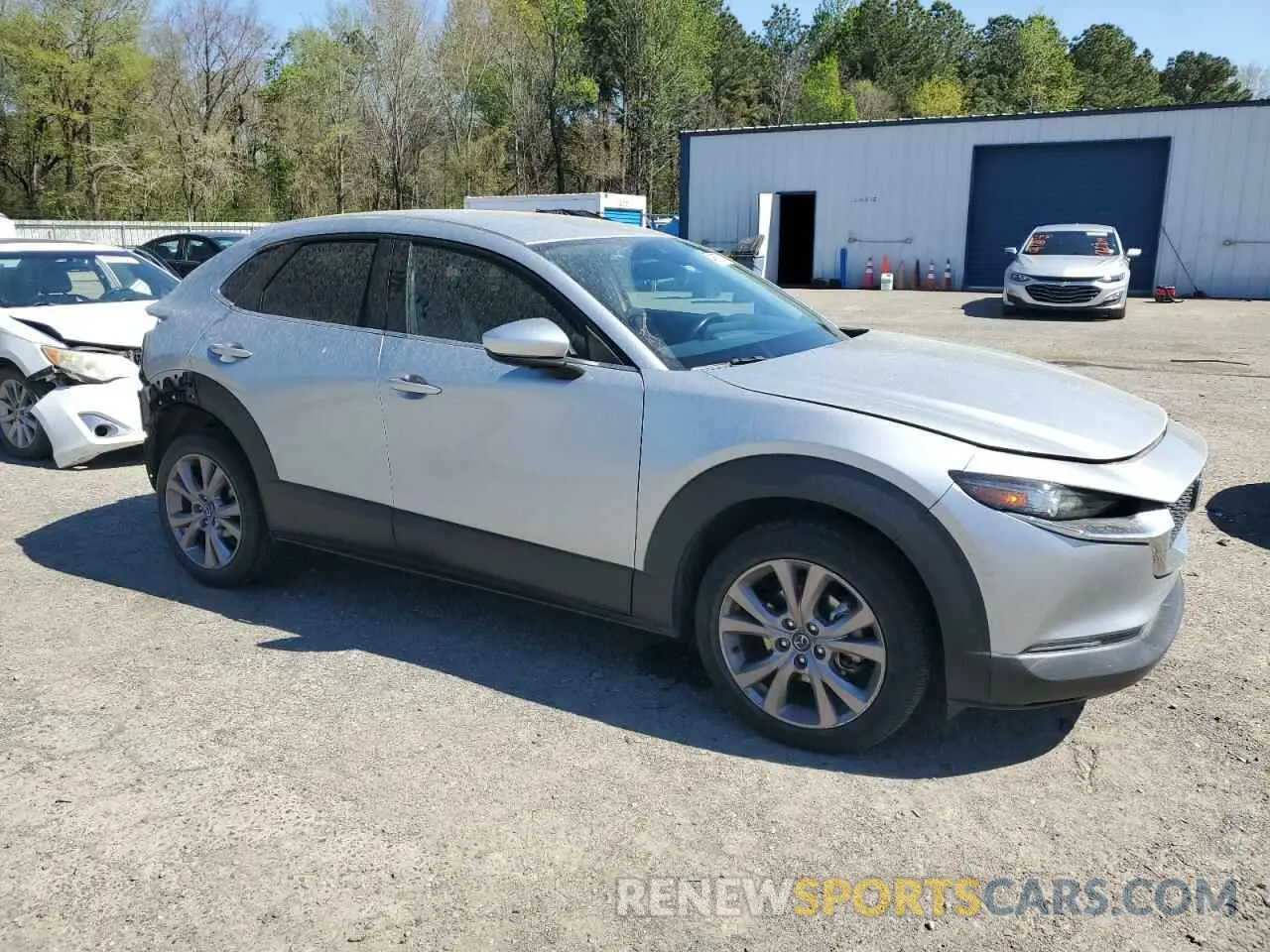 4 Photograph of a damaged car 3MVDMACL5LM106798 MAZDA CX30 2020