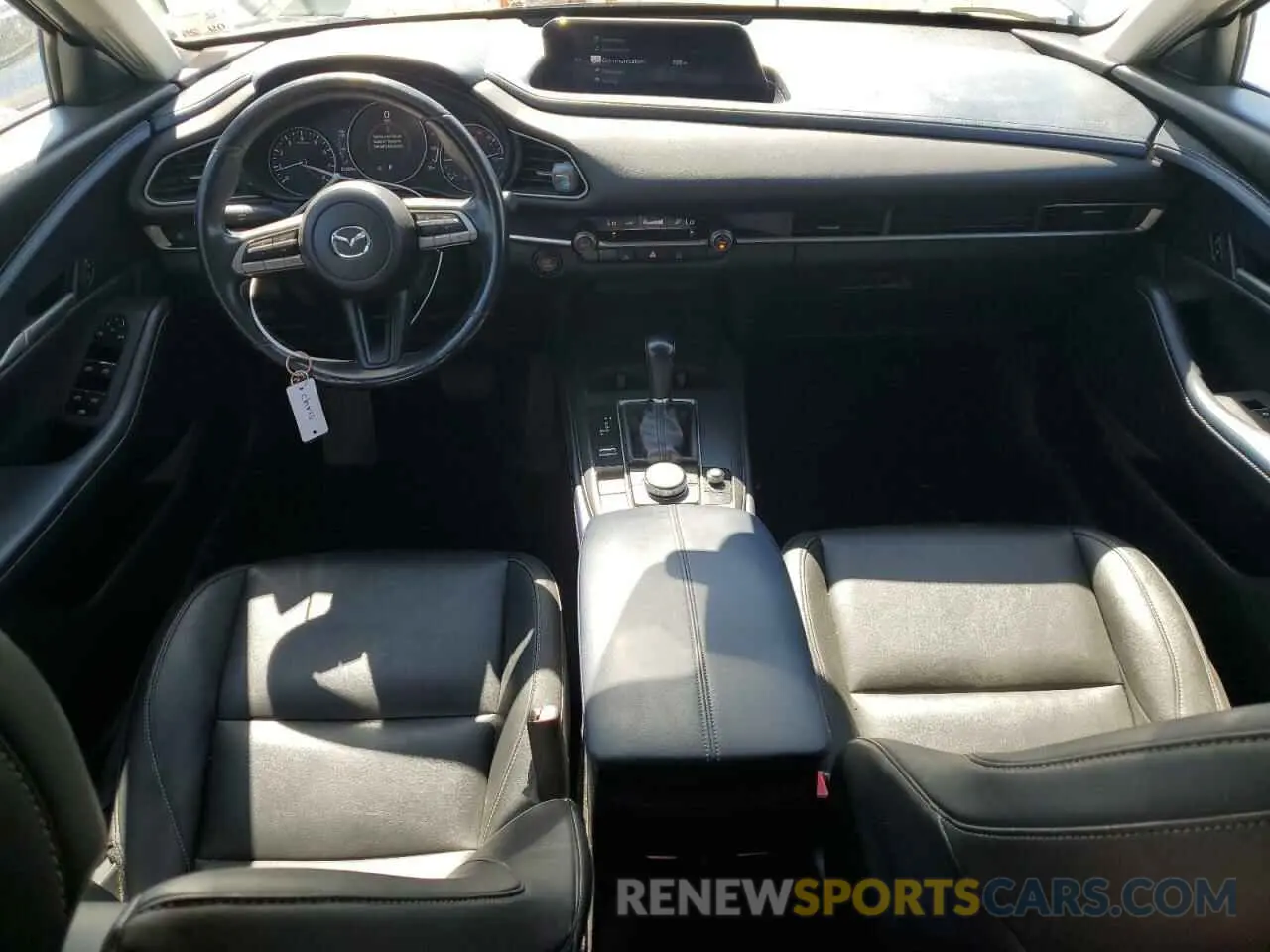8 Photograph of a damaged car 3MVDMACL5LM106798 MAZDA CX30 2020