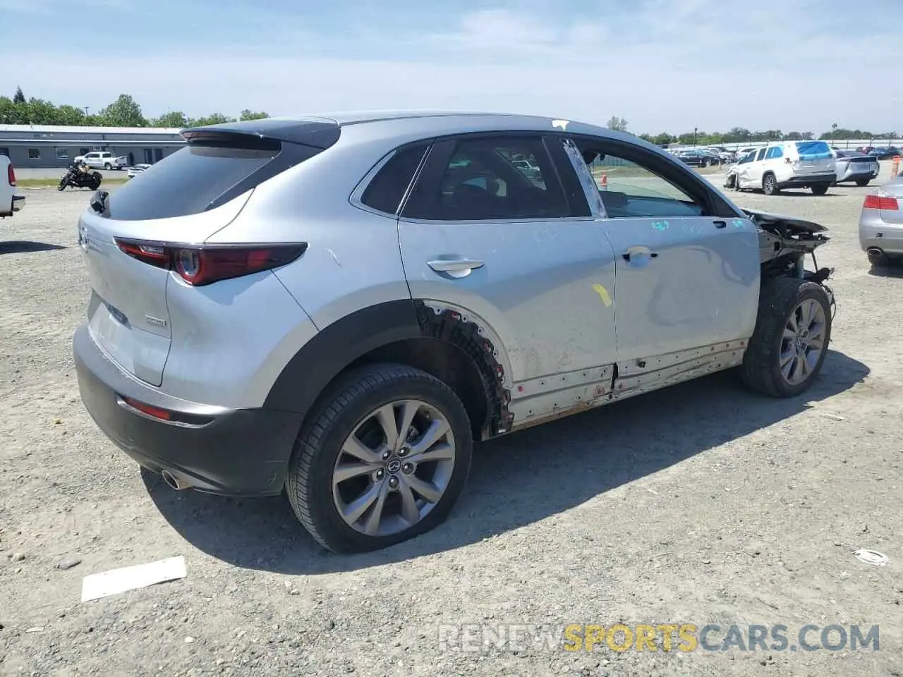 3 Photograph of a damaged car 3MVDMACL5LM136111 MAZDA CX30 2020