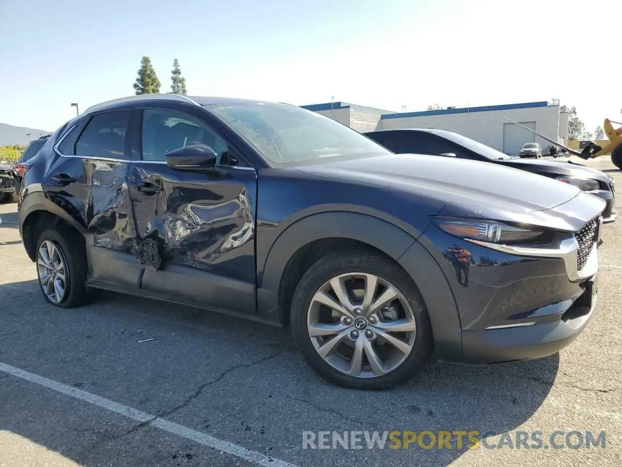 4 Photograph of a damaged car 3MVDMAEM2LM134841 MAZDA CX30 2020