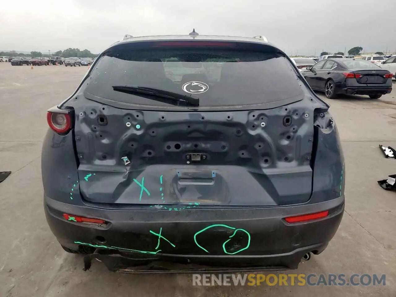 6 Photograph of a damaged car 3MVDMAEM3LM133701 MAZDA CX30 2020