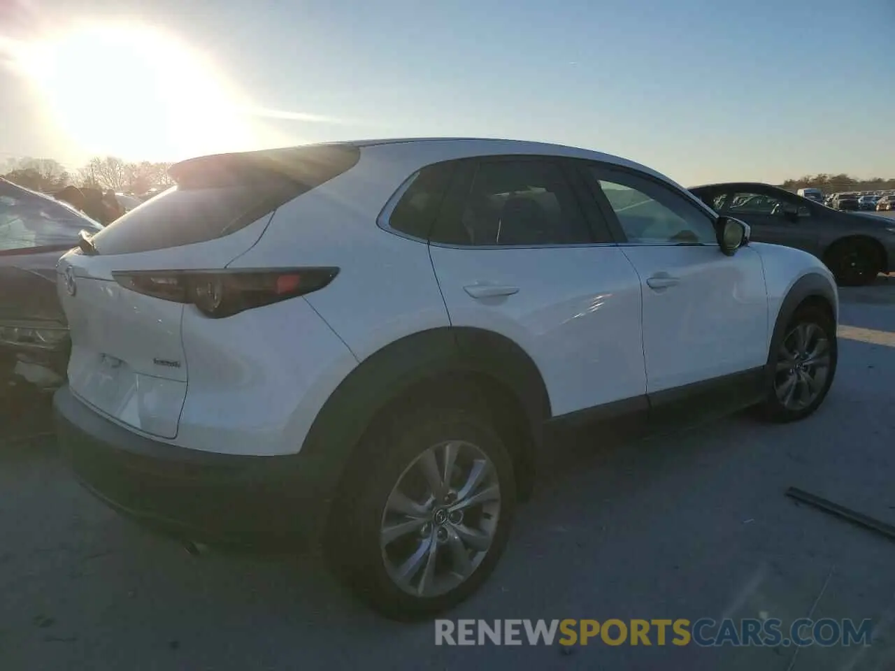 3 Photograph of a damaged car 3MVDMBCL1LM115794 MAZDA CX30 2020