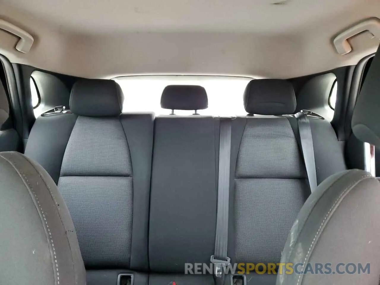 10 Photograph of a damaged car 3MVDMAAL5MM303863 MAZDA CX30 2021