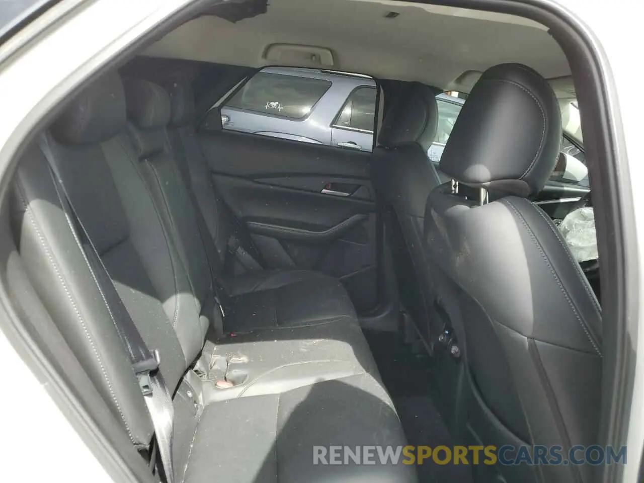 11 Photograph of a damaged car 3MVDMABL3MM239370 MAZDA CX30 2021