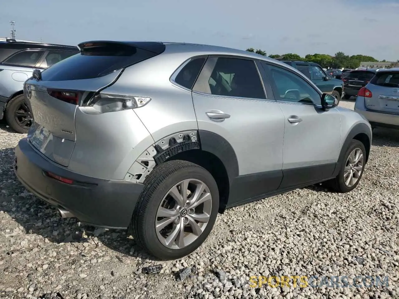 3 Photograph of a damaged car 3MVDMABL3MM272076 MAZDA CX30 2021
