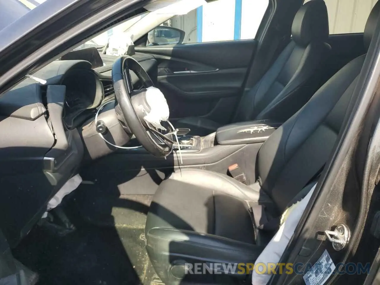7 Photograph of a damaged car 3MVDMABL8MM242734 MAZDA CX30 2021
