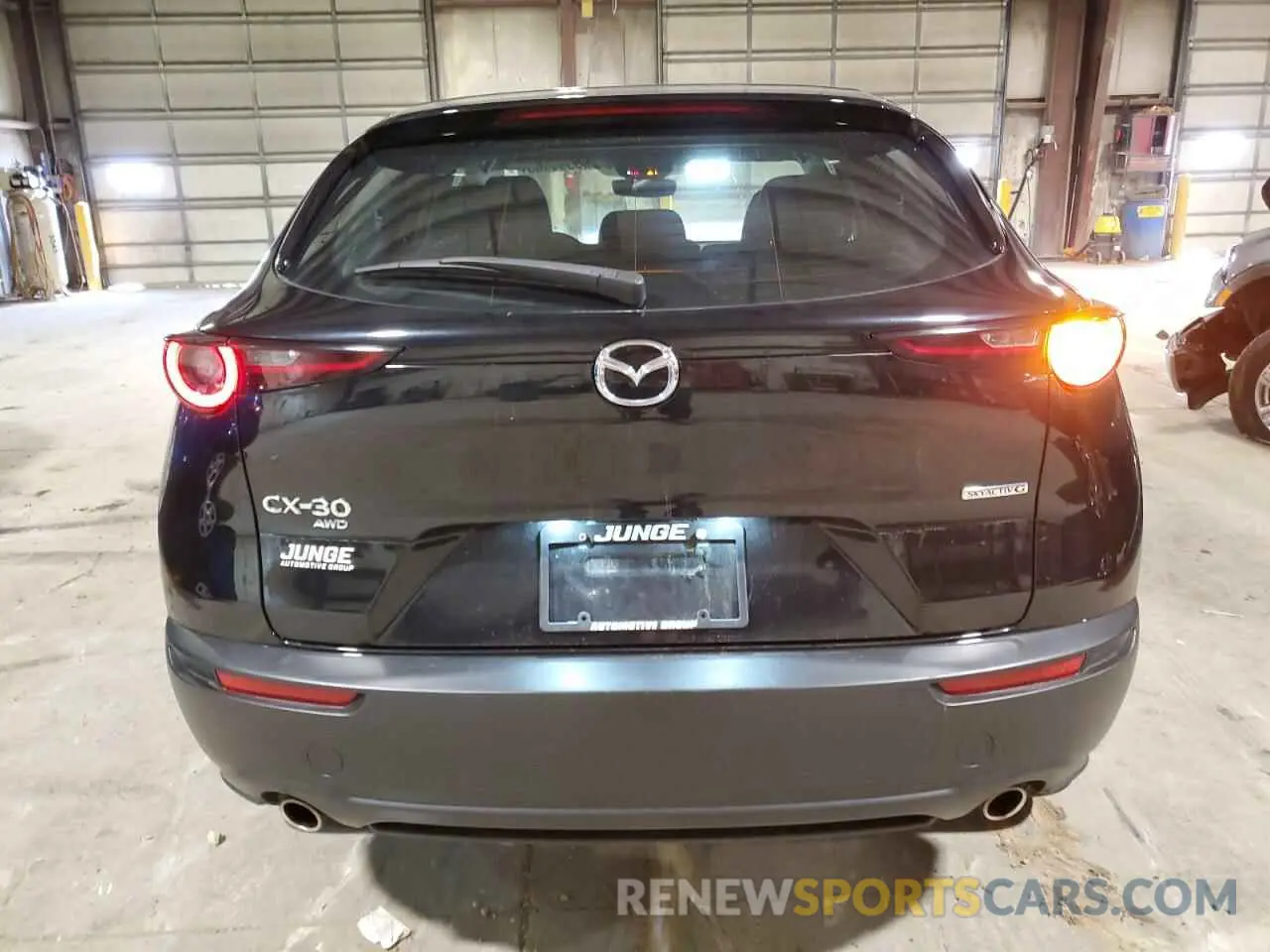 6 Photograph of a damaged car 3MVDMBAL2MM207744 MAZDA CX30 2021