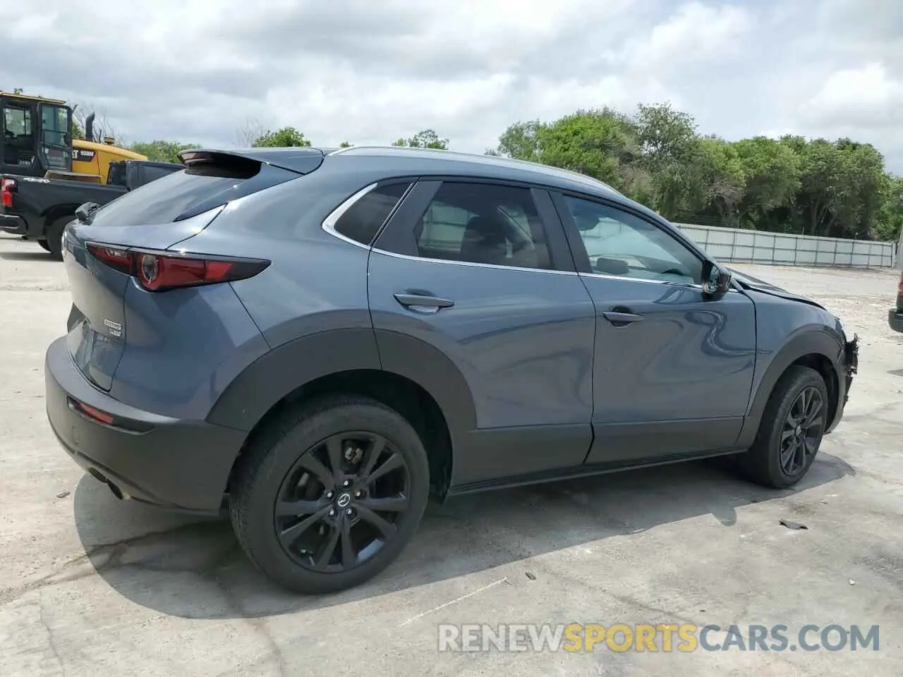 3 Photograph of a damaged car 3MVDMBAY0MM310561 MAZDA CX30 2021