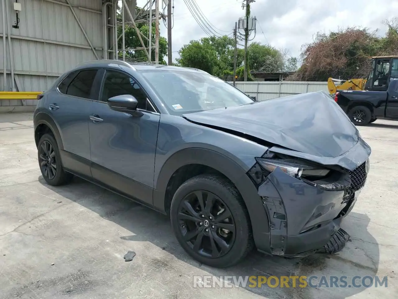 4 Photograph of a damaged car 3MVDMBAY0MM310561 MAZDA CX30 2021