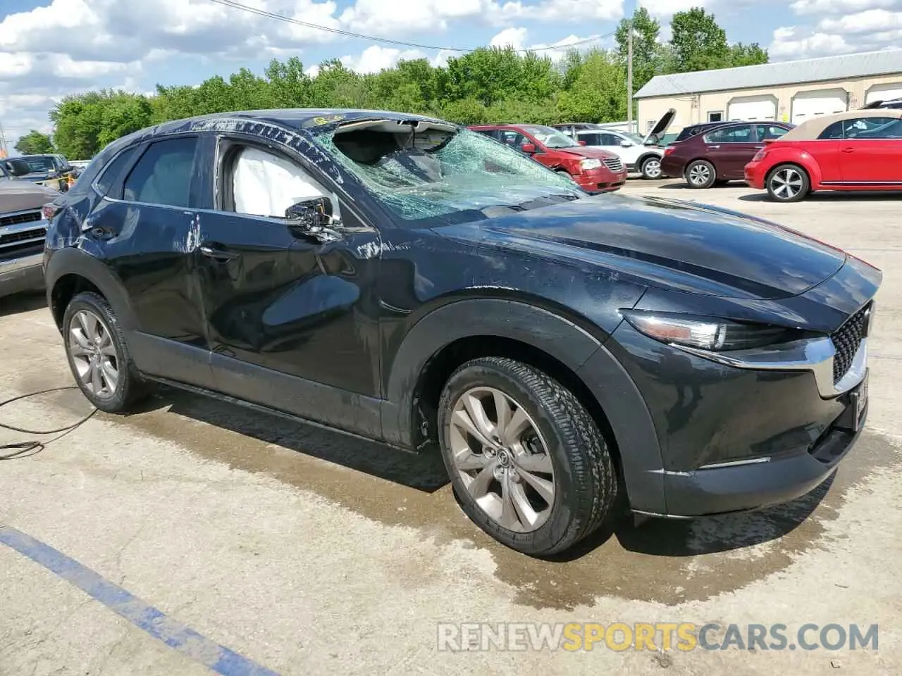 4 Photograph of a damaged car 3MVDMBBL0MM204436 MAZDA CX30 2021