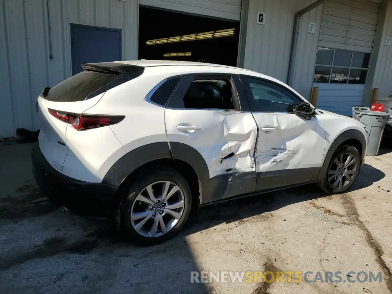 3 Фотография поврежденного автомобиля 3MVDMBBLXMM300249 MAZDA CX30 2021