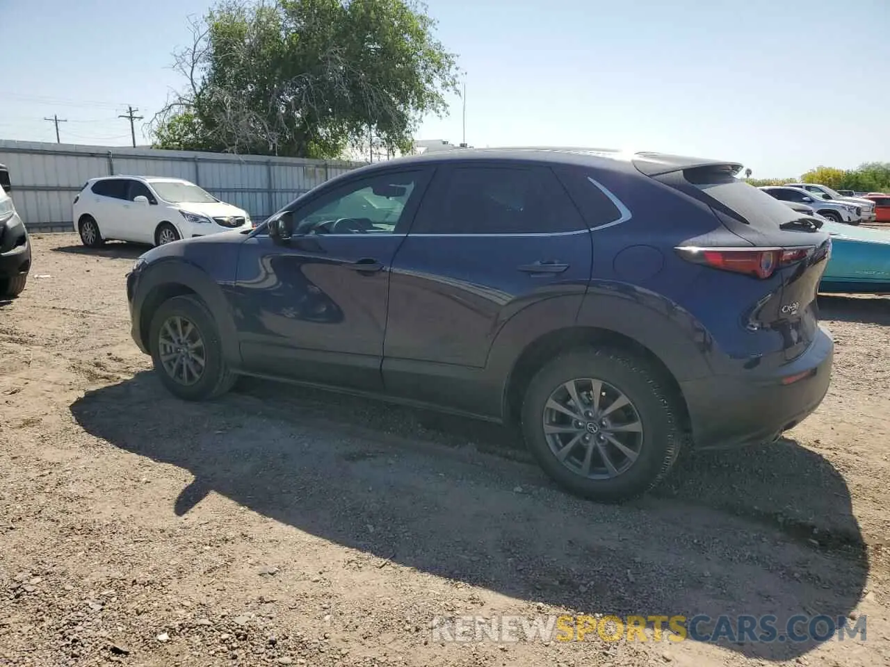 2 Photograph of a damaged car 3MVDMBAL5NM423332 MAZDA CX30 2022