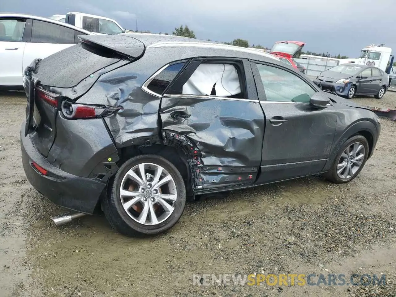 3 Photograph of a damaged car 3MVDMBBL7NM439465 MAZDA CX30 2022