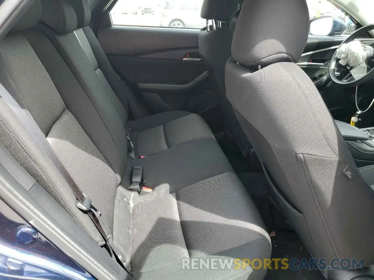 10 Photograph of a damaged car 3MVDMBAM4PM586047 MAZDA CX30 2023