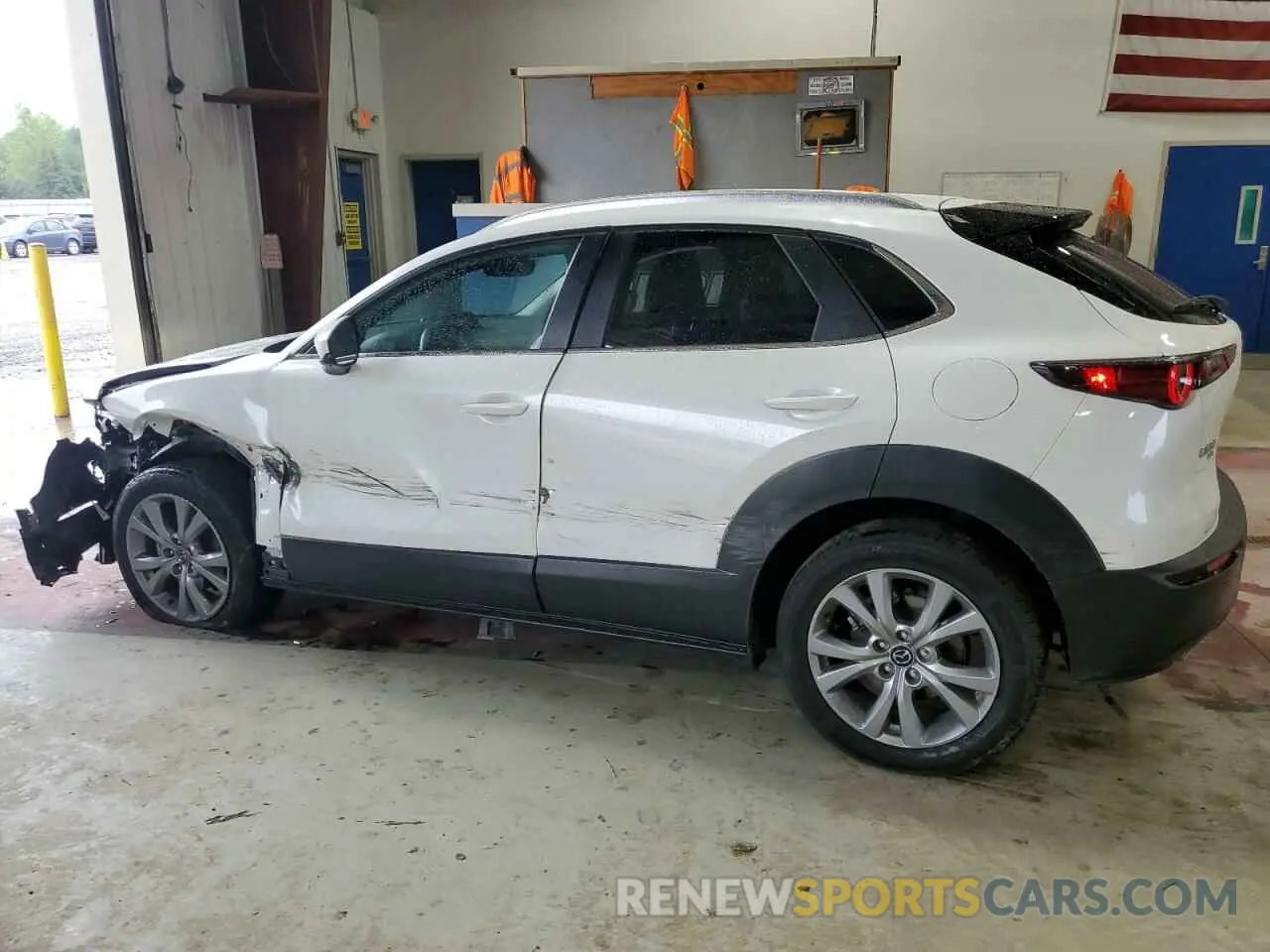 2 Фотография поврежденного автомобиля 3MVDMBBM1PM532140 MAZDA CX30 2023