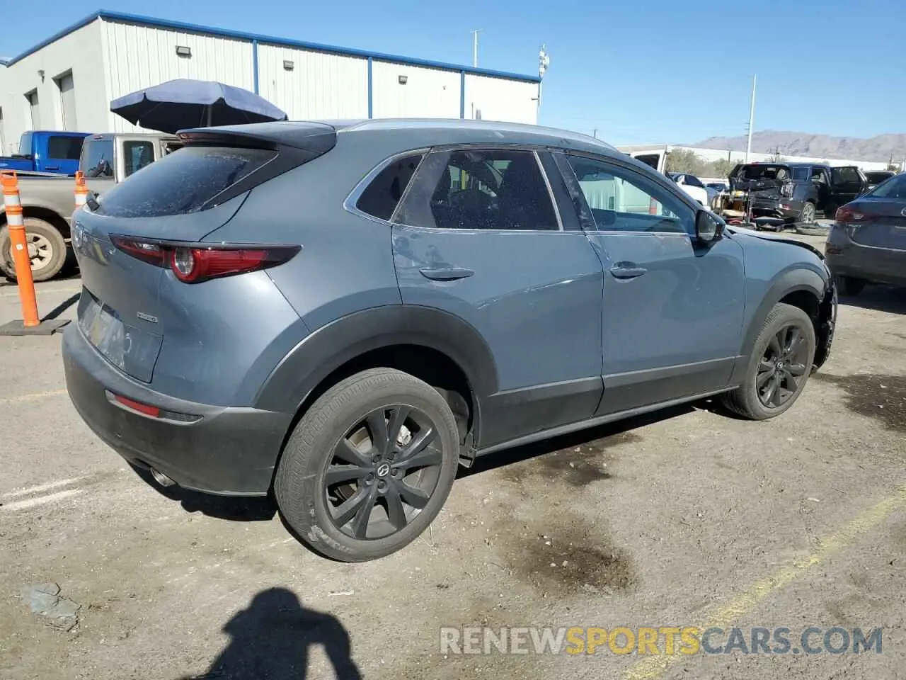 3 Фотография поврежденного автомобиля 3MVDMBCM3PM563405 MAZDA CX30 2023