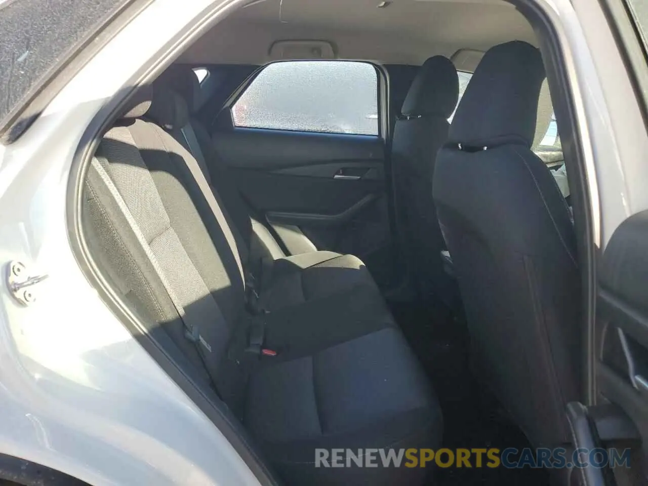 10 Photograph of a damaged car 3MVDMBAM0RM647722 MAZDA CX30 2024