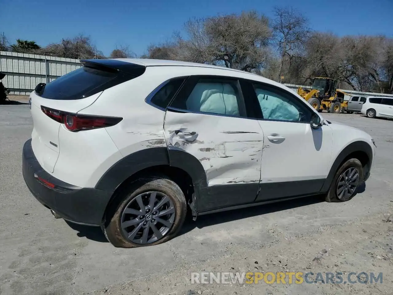 3 Фотография поврежденного автомобиля 3MVDMBAM0RM665637 MAZDA CX30 2024