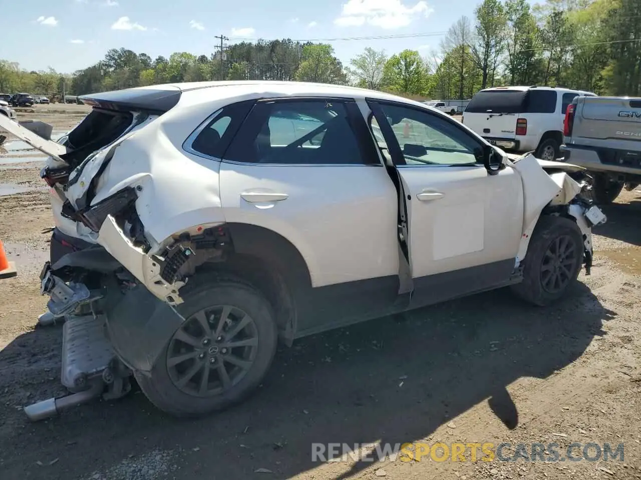 3 Photograph of a damaged car 3MVDMBAMXRM659652 MAZDA CX30 2024