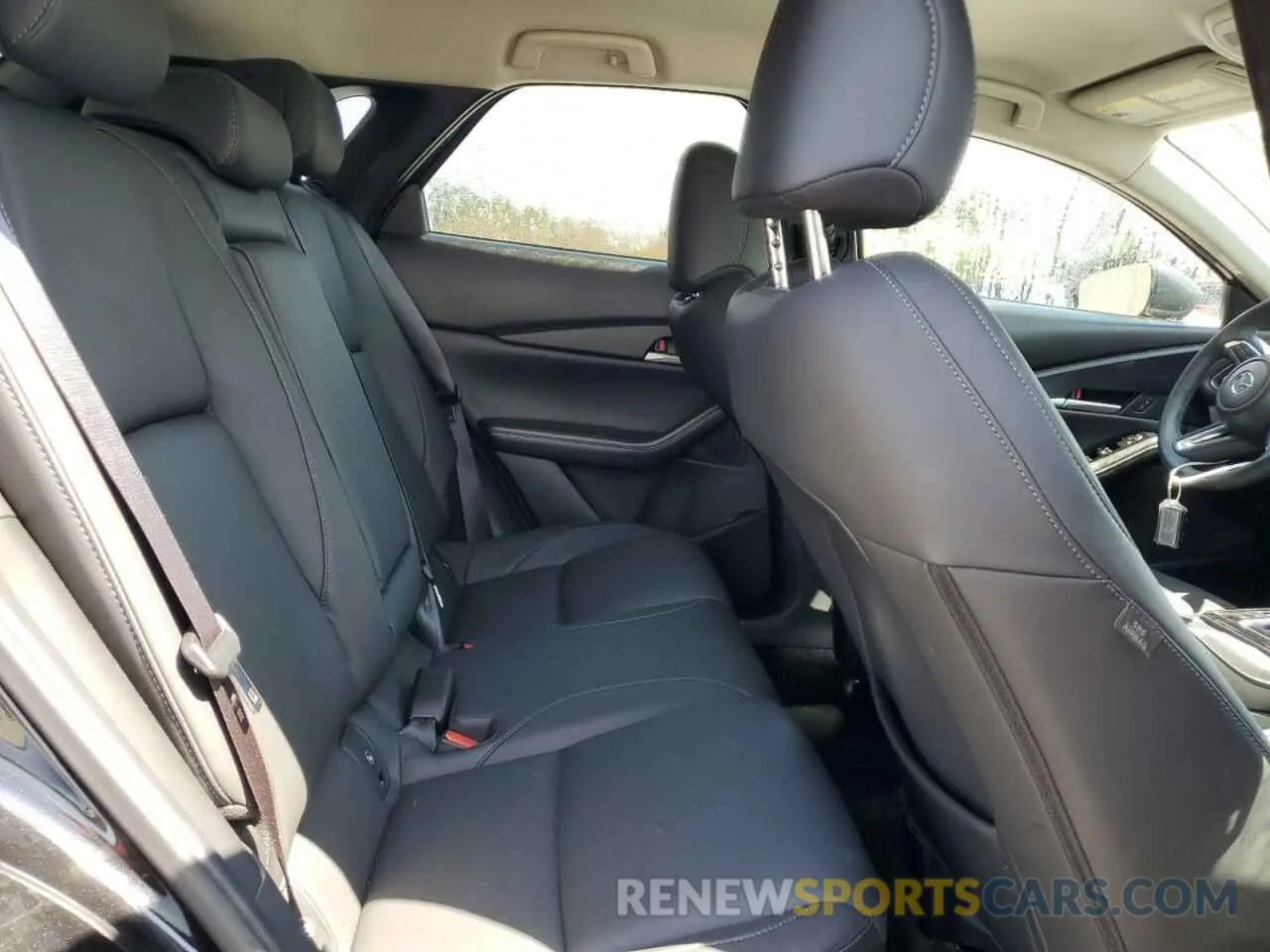 11 Фотография поврежденного автомобиля 3MVDMBBM2RM699061 MAZDA CX30 2024
