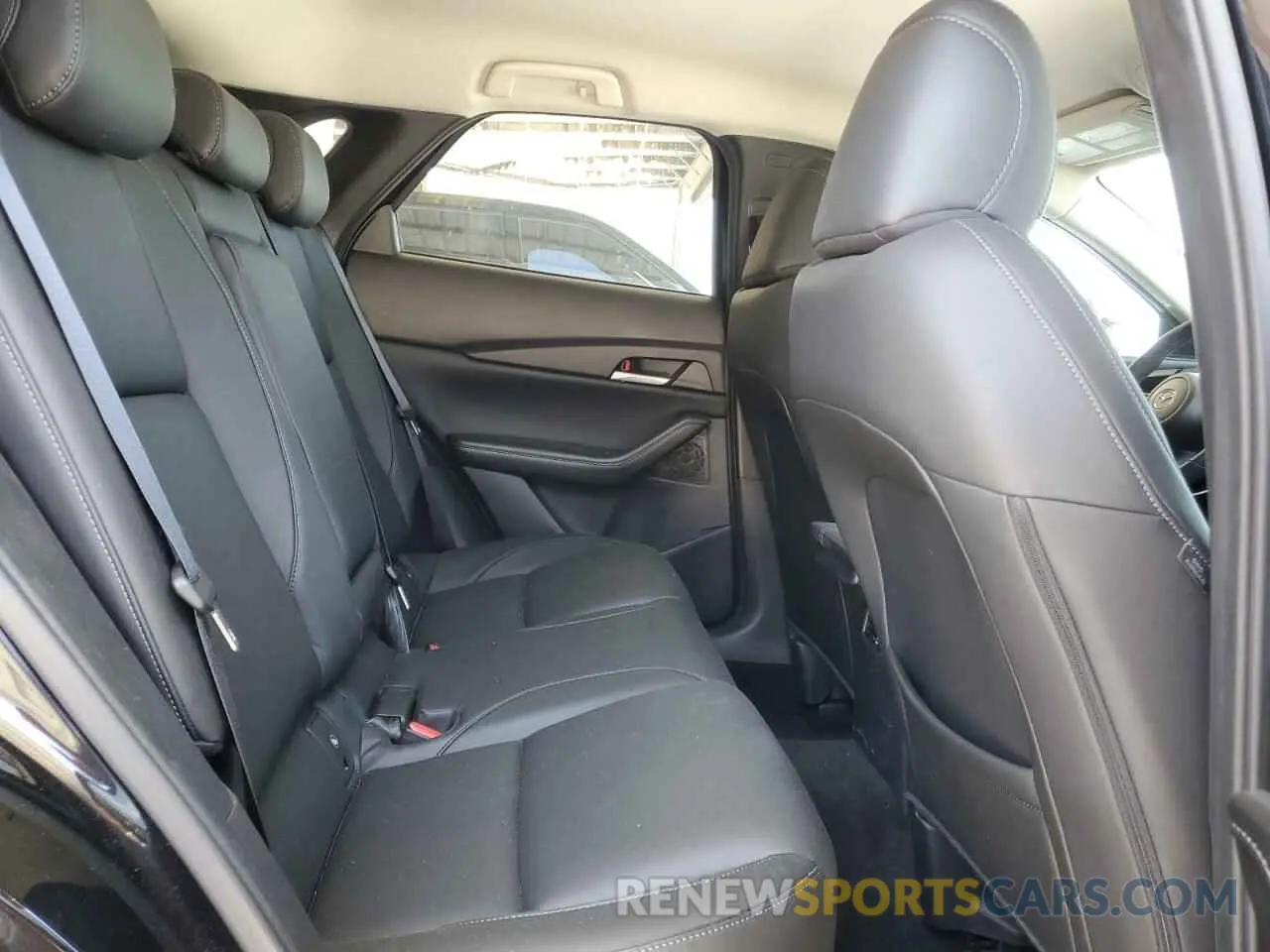 11 Photograph of a damaged car 3MVDMBBM8RM701752 MAZDA CX30 2024
