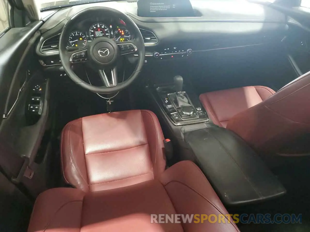 8 Фотография поврежденного автомобиля 3MVDMBCM0RM600185 MAZDA CX30 2024