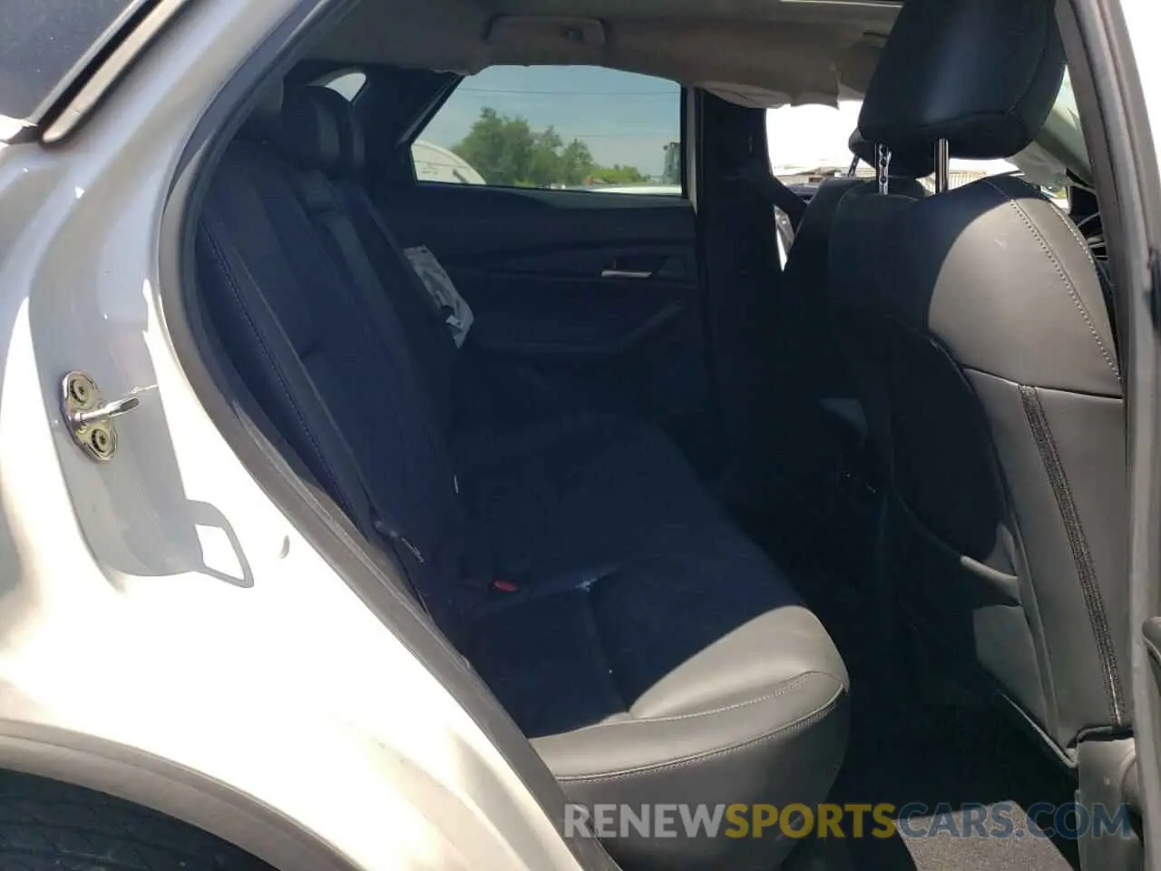 11 Photograph of a damaged car 3MVDMBCM0RM630366 MAZDA CX30 2024