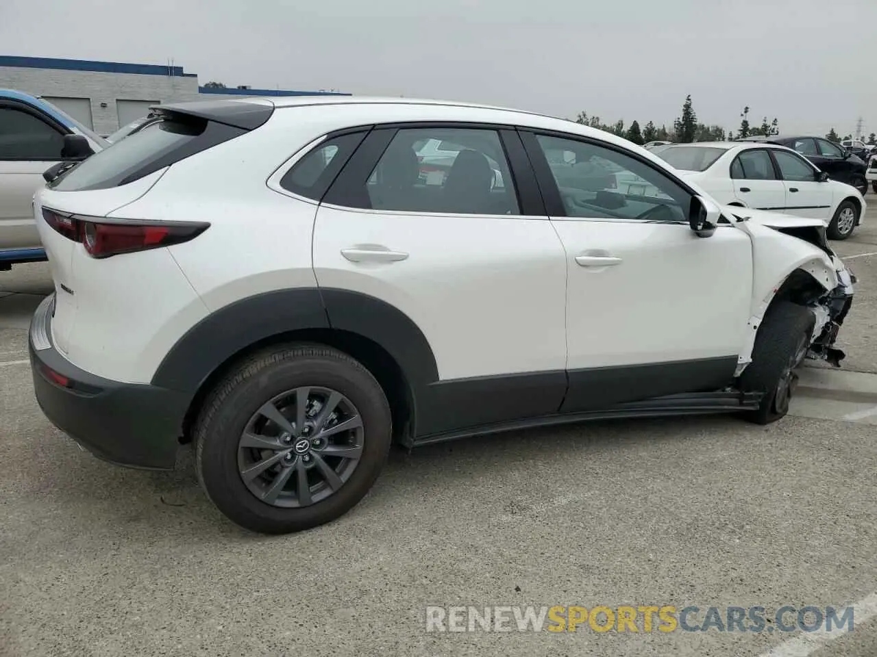 3 Photograph of a damaged car 3MVDMBAM8SM766379 MAZDA CX30 2025