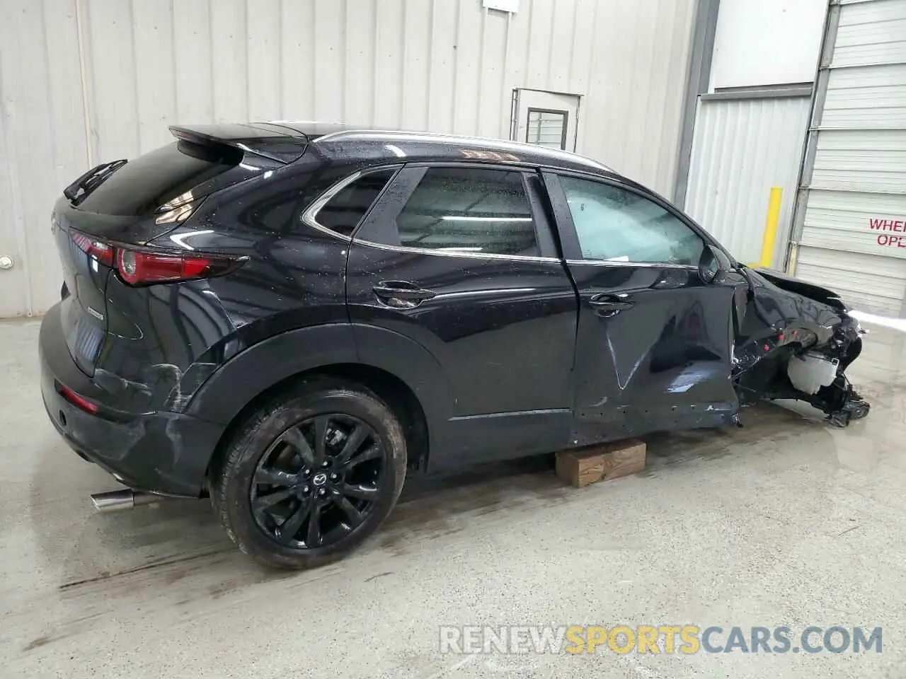 3 Photograph of a damaged car 3MVDMBBM0SM762518 MAZDA CX30 2025