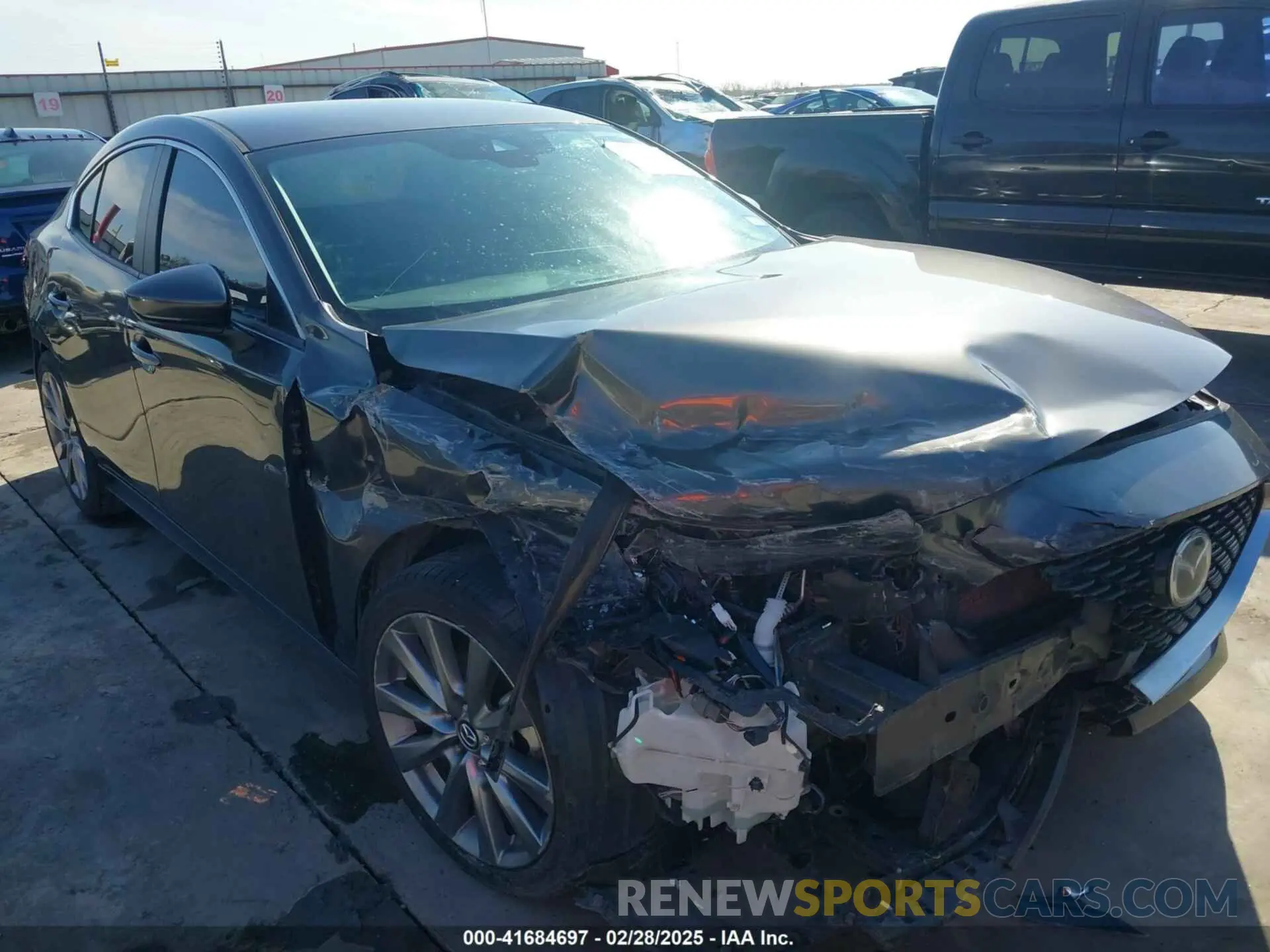 18 Фотография поврежденного автомобиля 3MZBPAAL0KM105508 MAZDA MAZDA3 2019