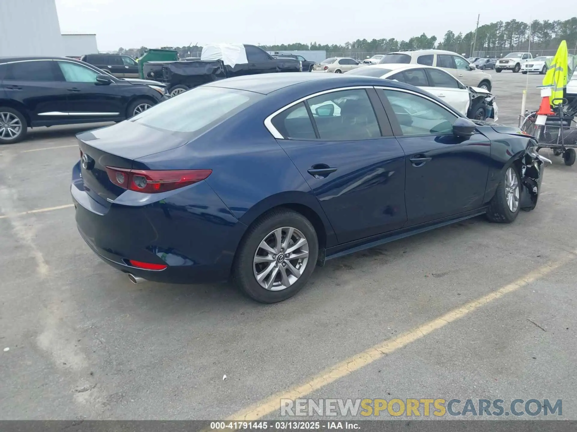 4 Photograph of a damaged car 3MZBPABL9KM113685 MAZDA MAZDA3 2019