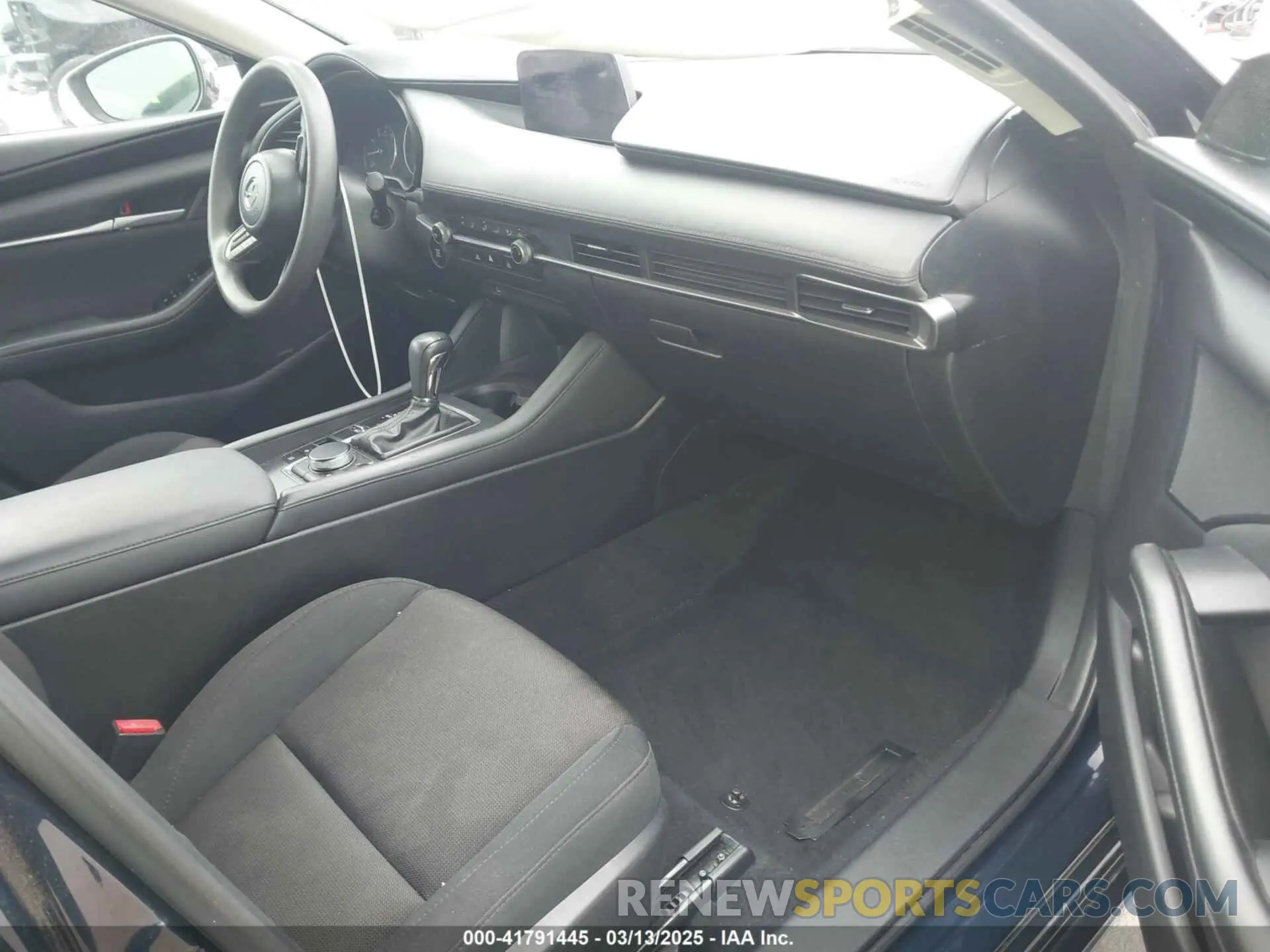 5 Photograph of a damaged car 3MZBPABL9KM113685 MAZDA MAZDA3 2019