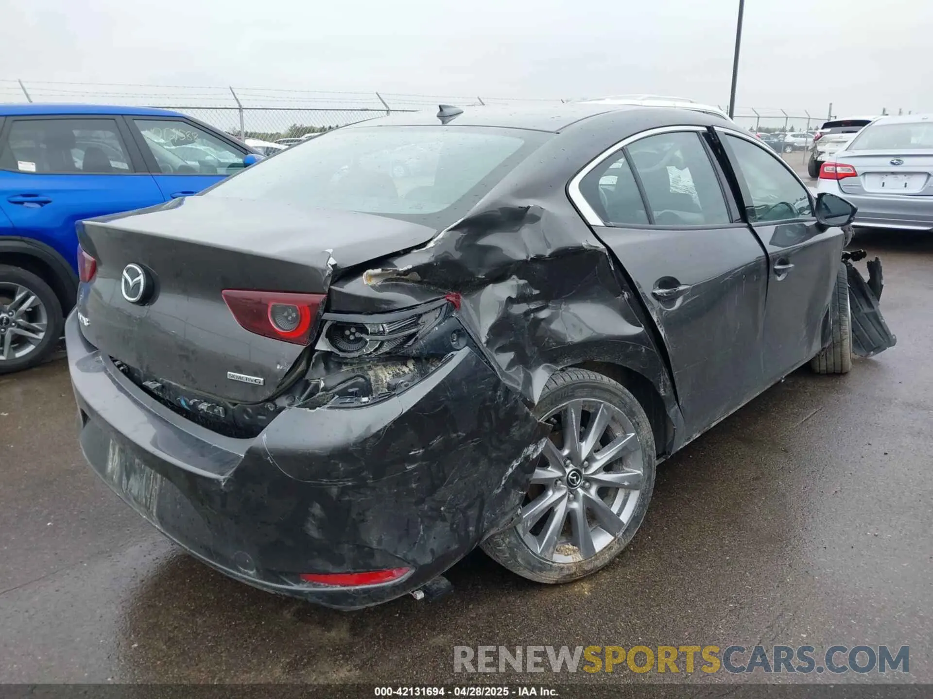 4 Photograph of a damaged car 3MZBPAEMXKM103817 MAZDA MAZDA3 2019