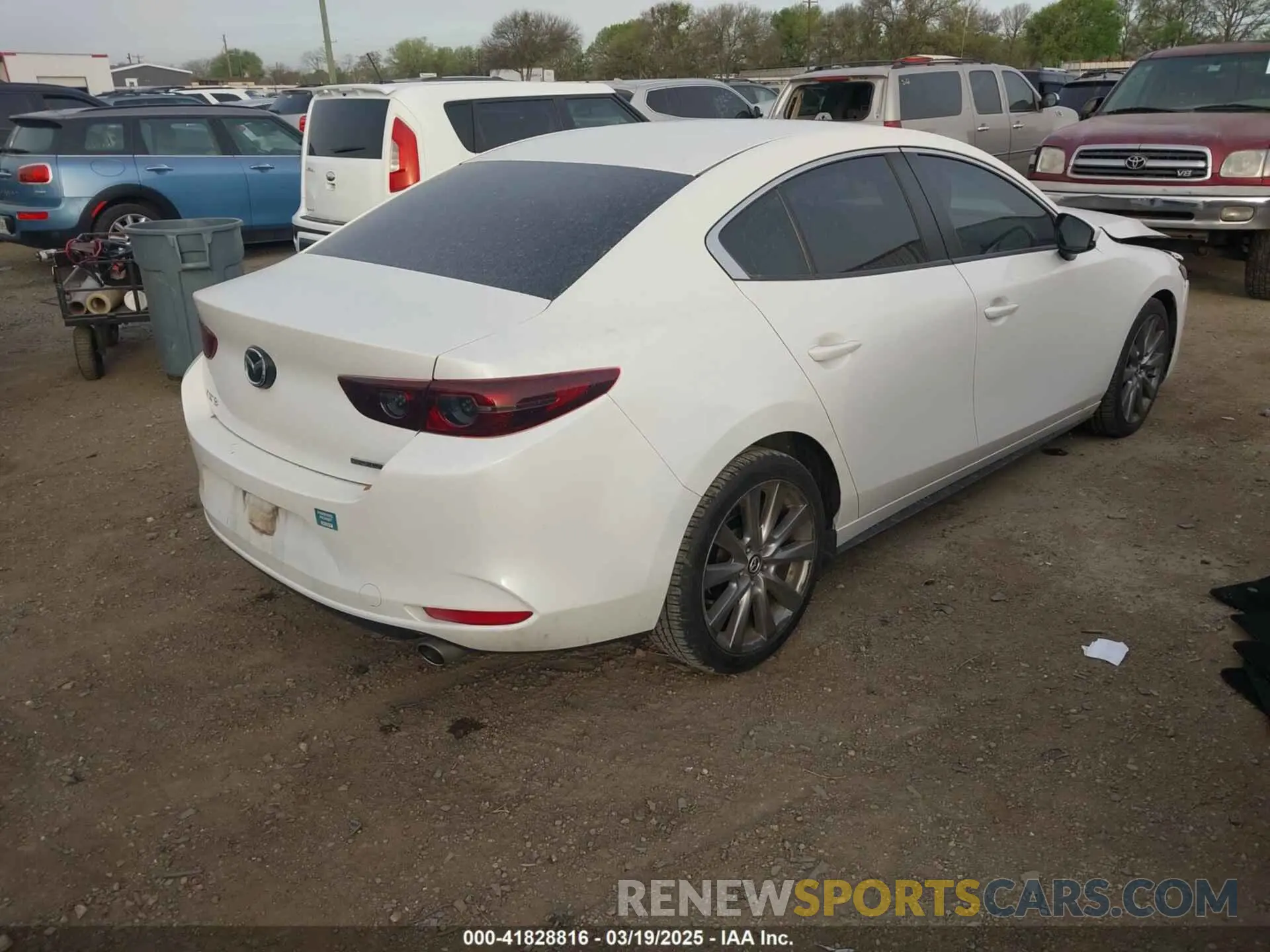 4 Фотография поврежденного автомобиля JM1BPACL6K1109964 MAZDA MAZDA3 2019