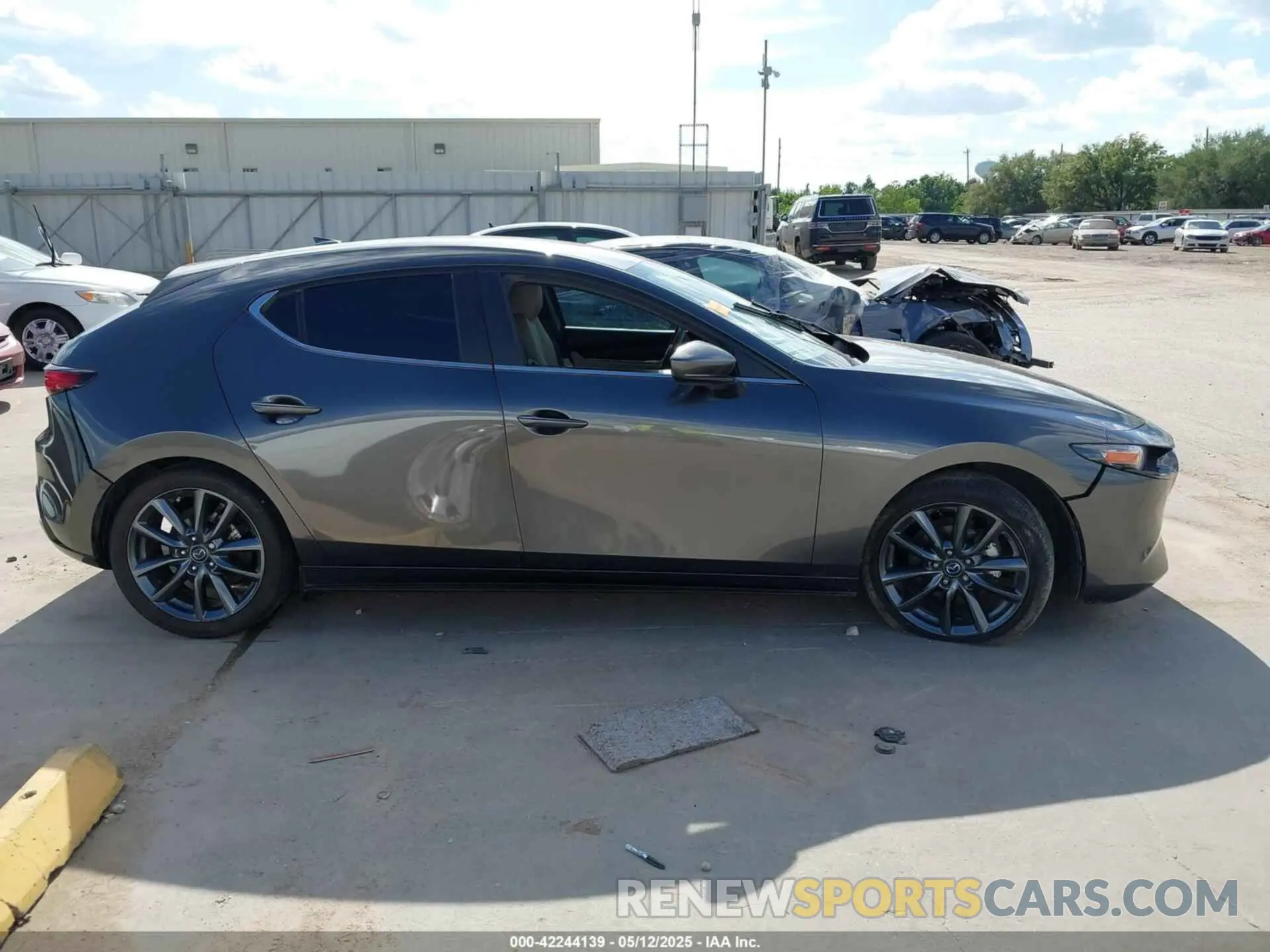 13 Фотография поврежденного автомобиля JM1BPAMM2K1119687 MAZDA MAZDA3 2019