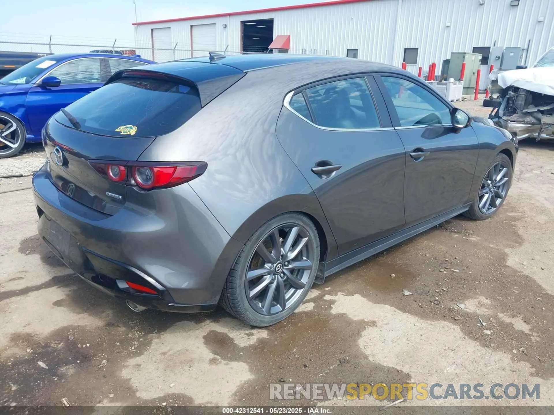 4 Photograph of a damaged car JM1BPAMM6K1142597 MAZDA MAZDA3 2019