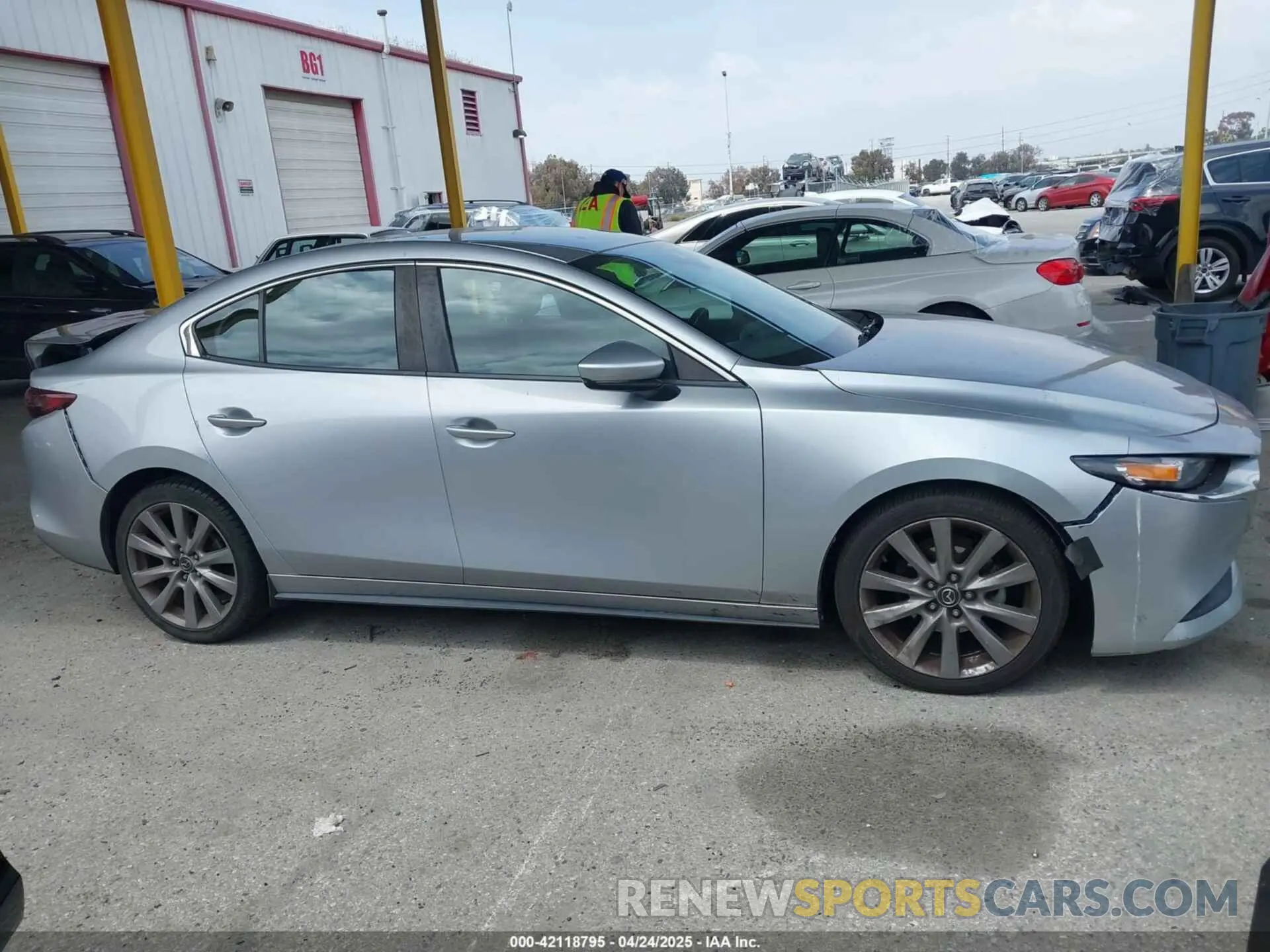 13 Фотография поврежденного автомобиля 3MZBPACL6LM131481 MAZDA MAZDA3 2020