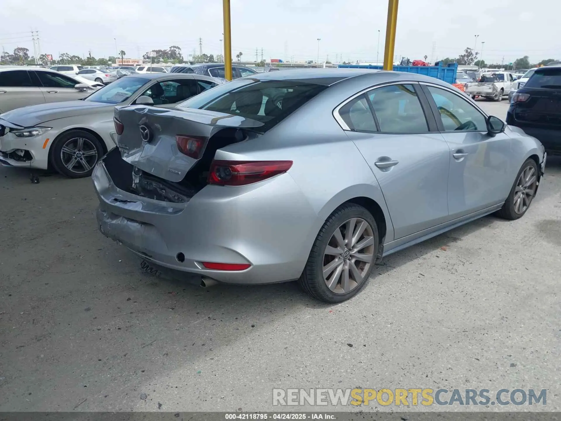 4 Фотография поврежденного автомобиля 3MZBPACL6LM131481 MAZDA MAZDA3 2020
