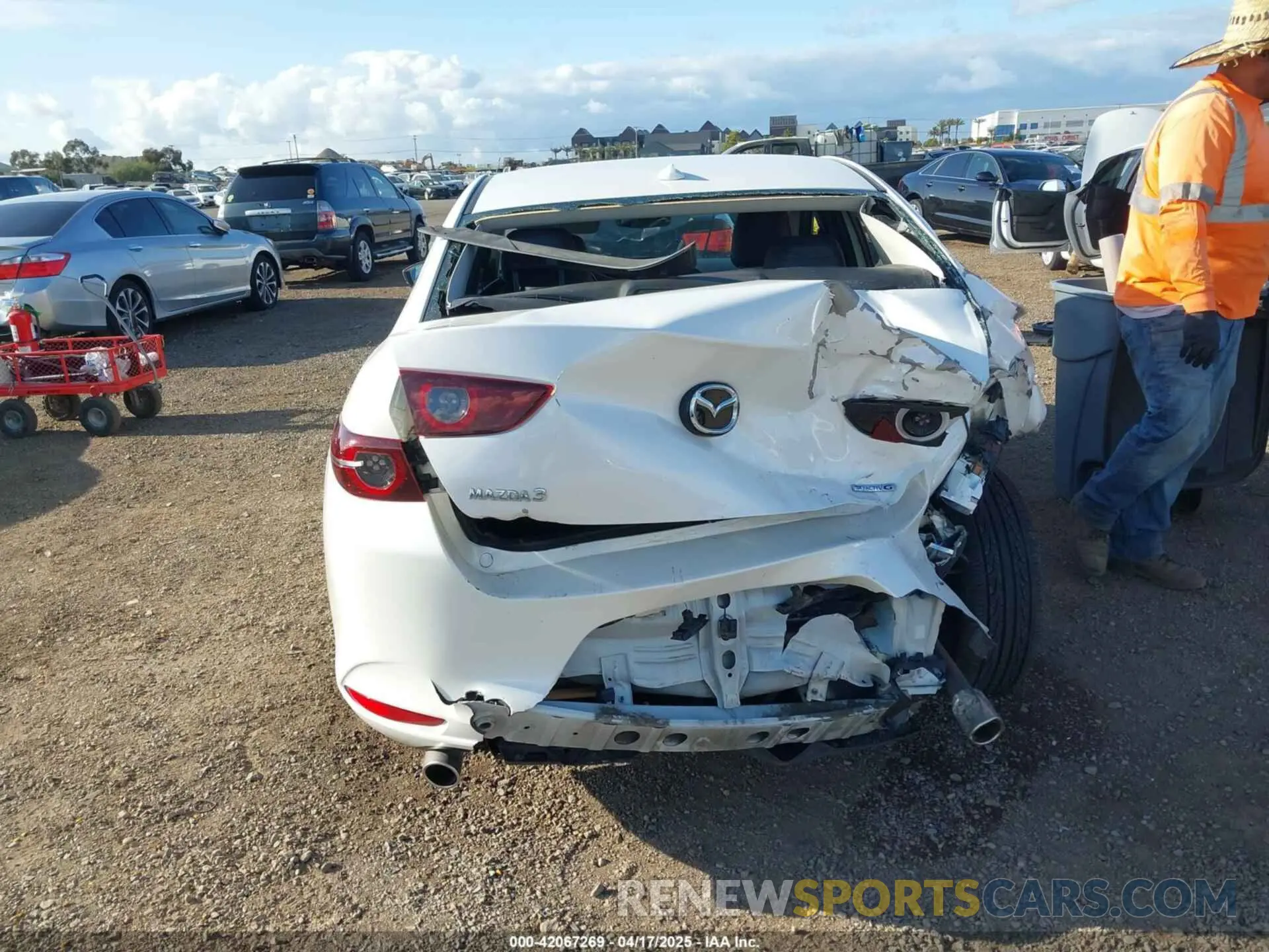 16 Photograph of a damaged car 3MZBPAEM3LM132772 MAZDA MAZDA3 2020