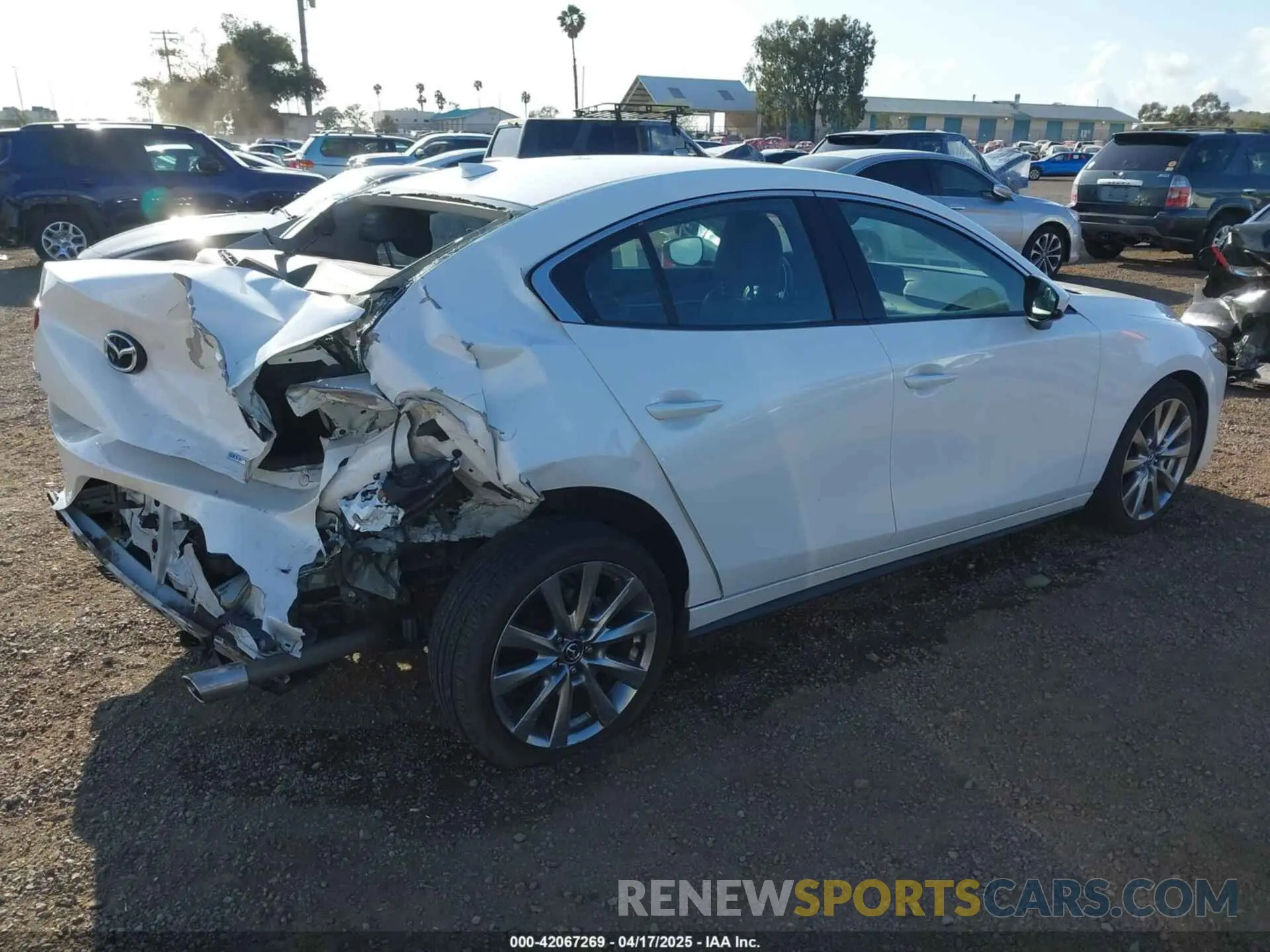4 Photograph of a damaged car 3MZBPAEM3LM132772 MAZDA MAZDA3 2020