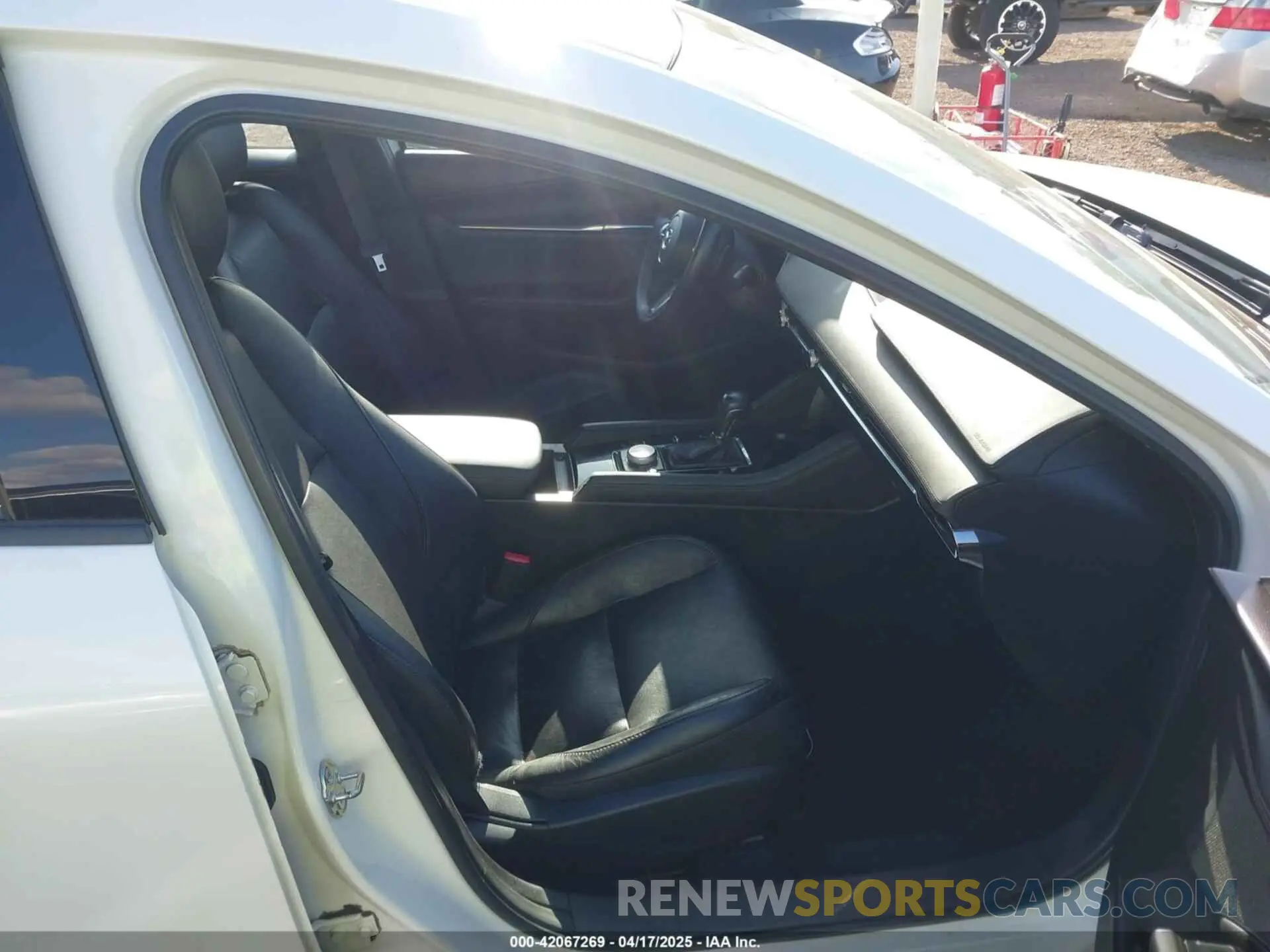 5 Photograph of a damaged car 3MZBPAEM3LM132772 MAZDA MAZDA3 2020