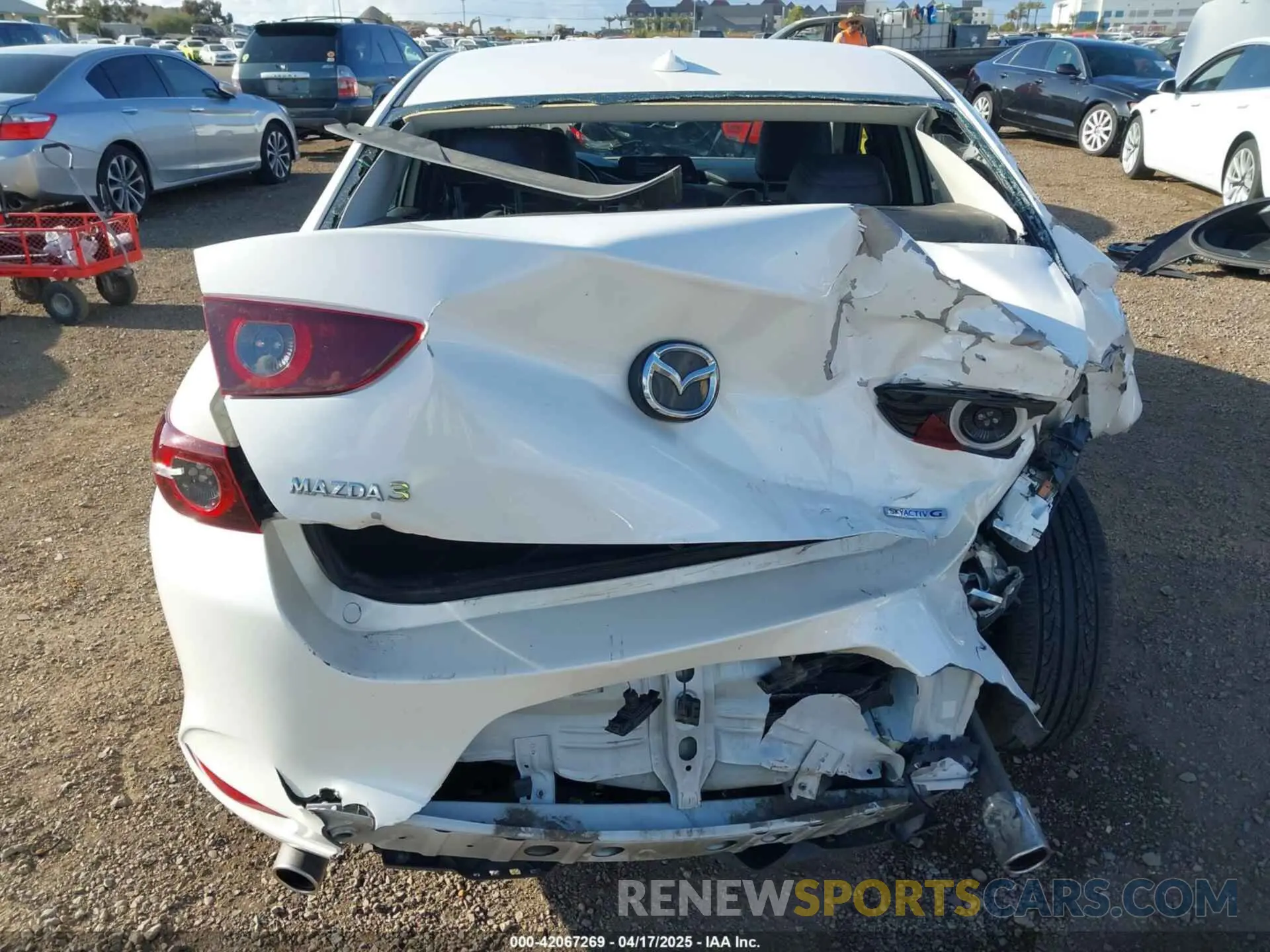 6 Photograph of a damaged car 3MZBPAEM3LM132772 MAZDA MAZDA3 2020