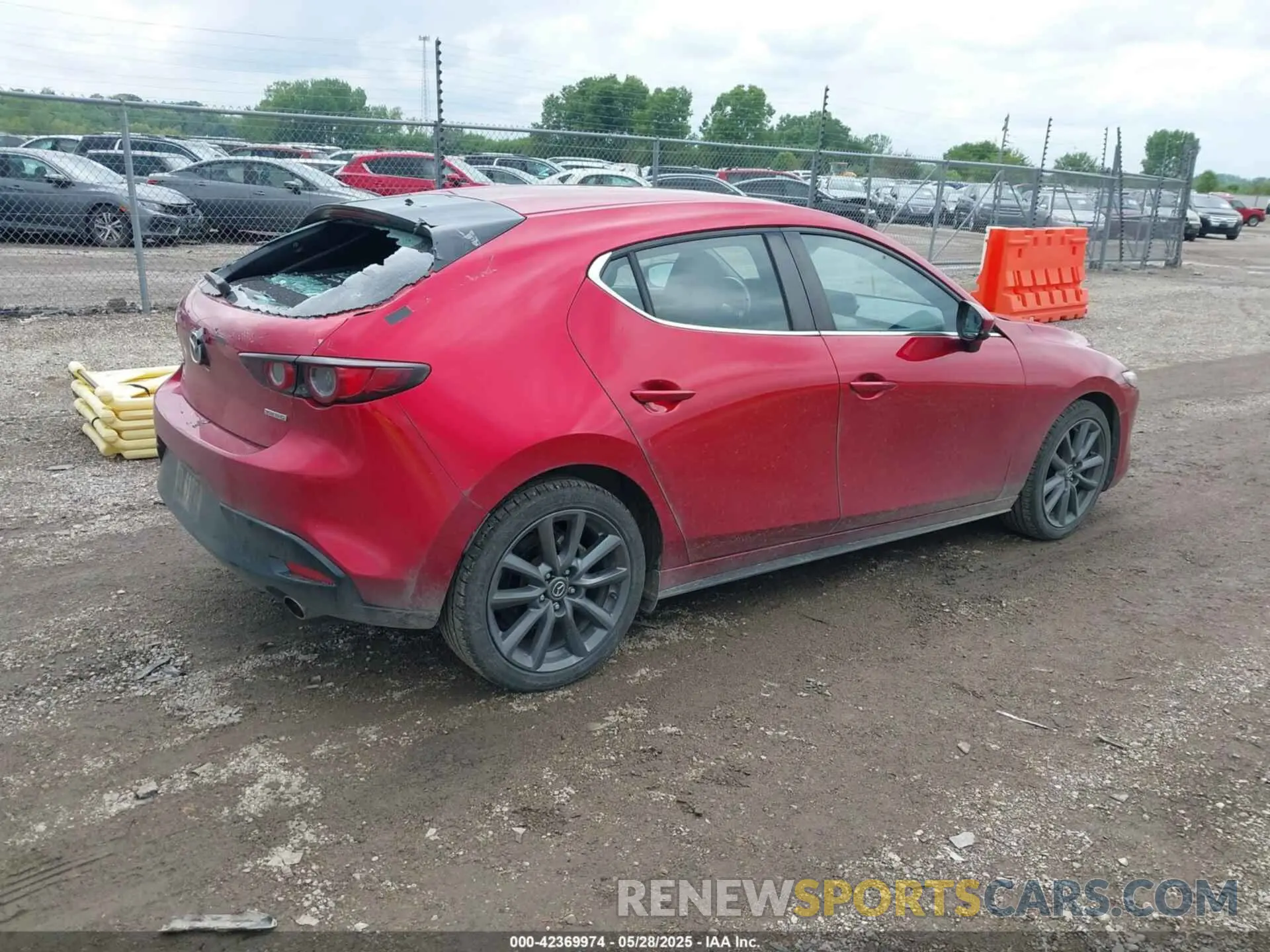4 Photograph of a damaged car JM1BPALM0L1153596 MAZDA MAZDA3 2020