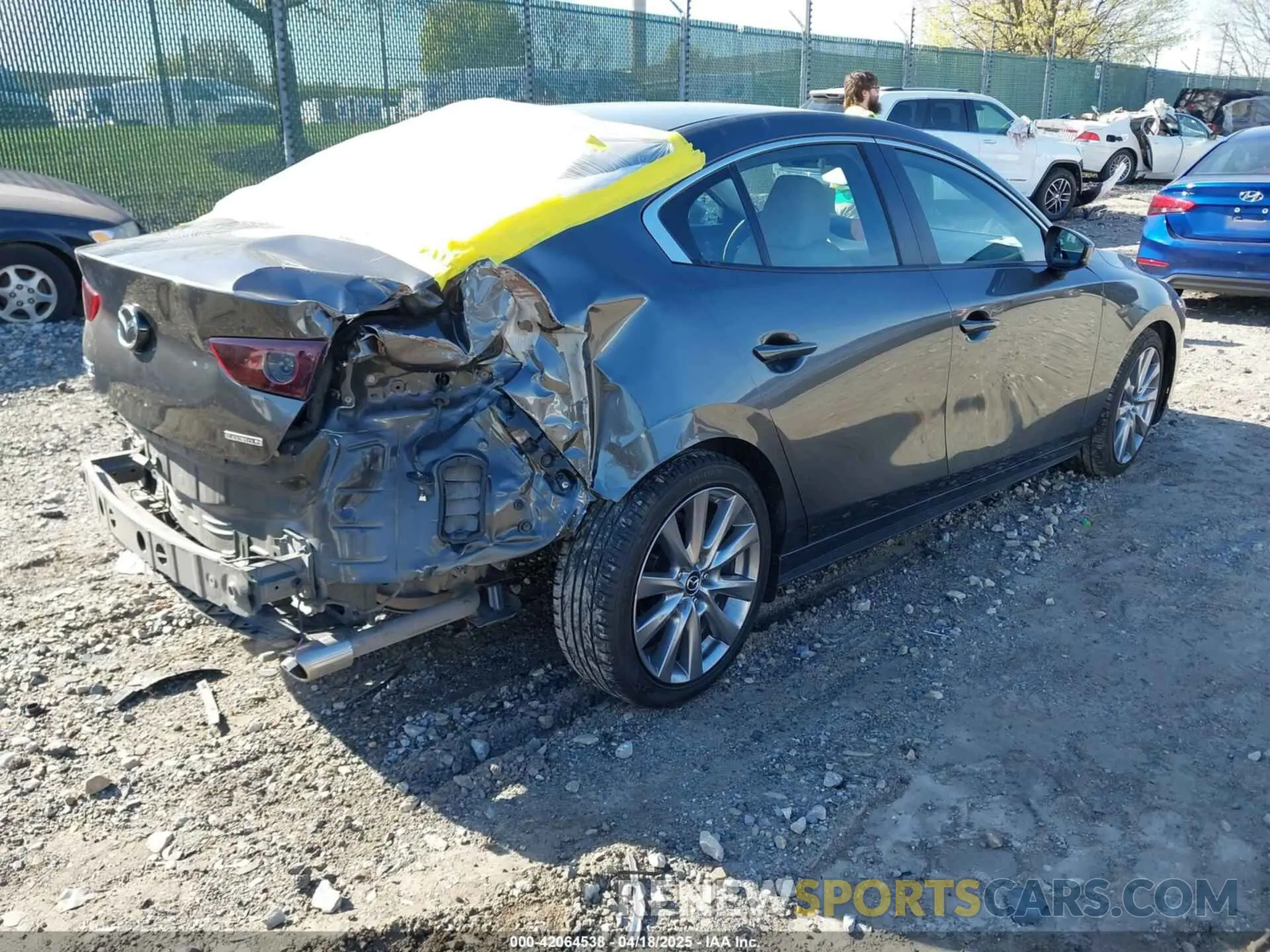 4 Фотография поврежденного автомобиля JM1BPBDM6L1167443 MAZDA MAZDA3 2020