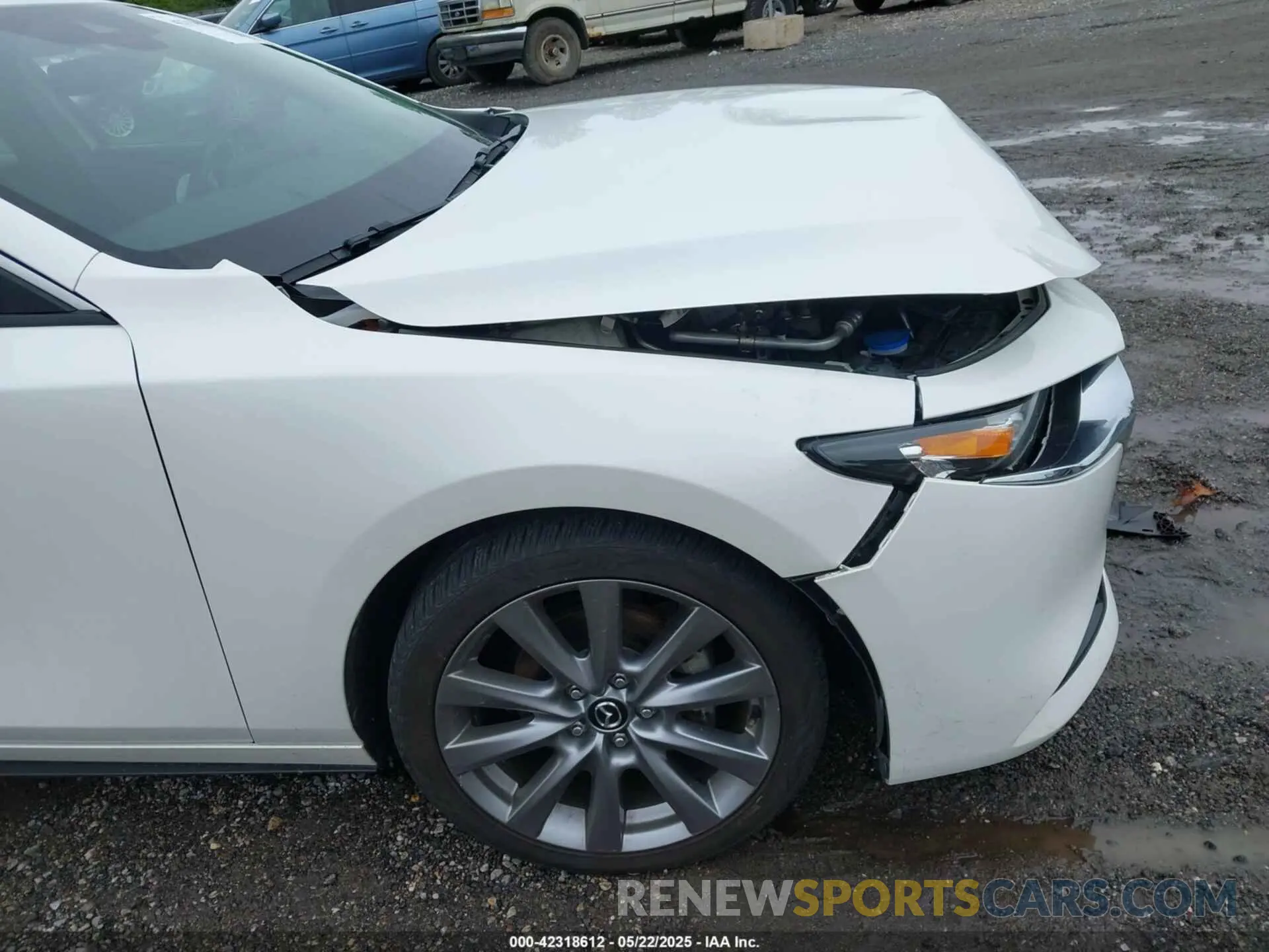 19 Photograph of a damaged car 3MZBPBCL0MM250862 MAZDA MAZDA3 2021