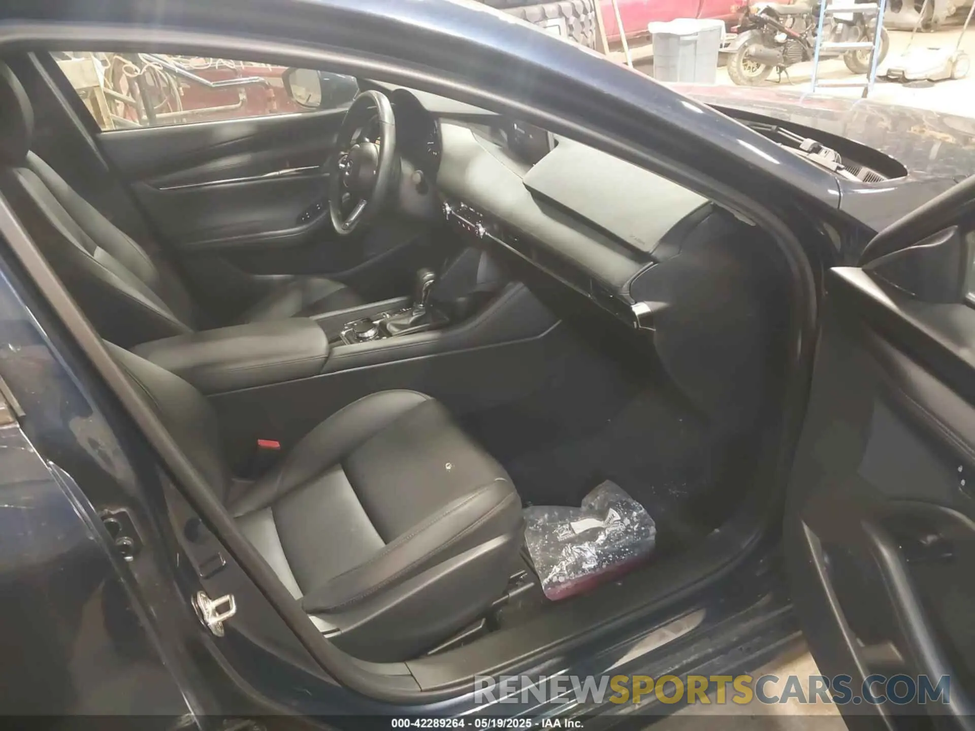 5 Photograph of a damaged car 3MZBPBCLXMM251212 MAZDA MAZDA3 2021