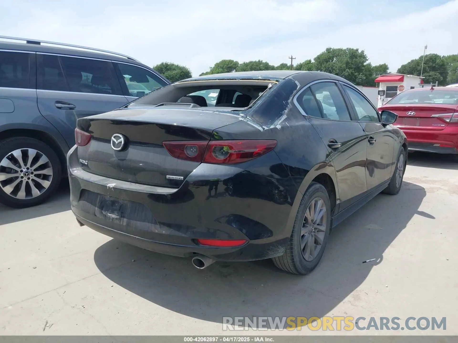 4 Photograph of a damaged car JM1BPAAL6M1318840 MAZDA MAZDA3 2021